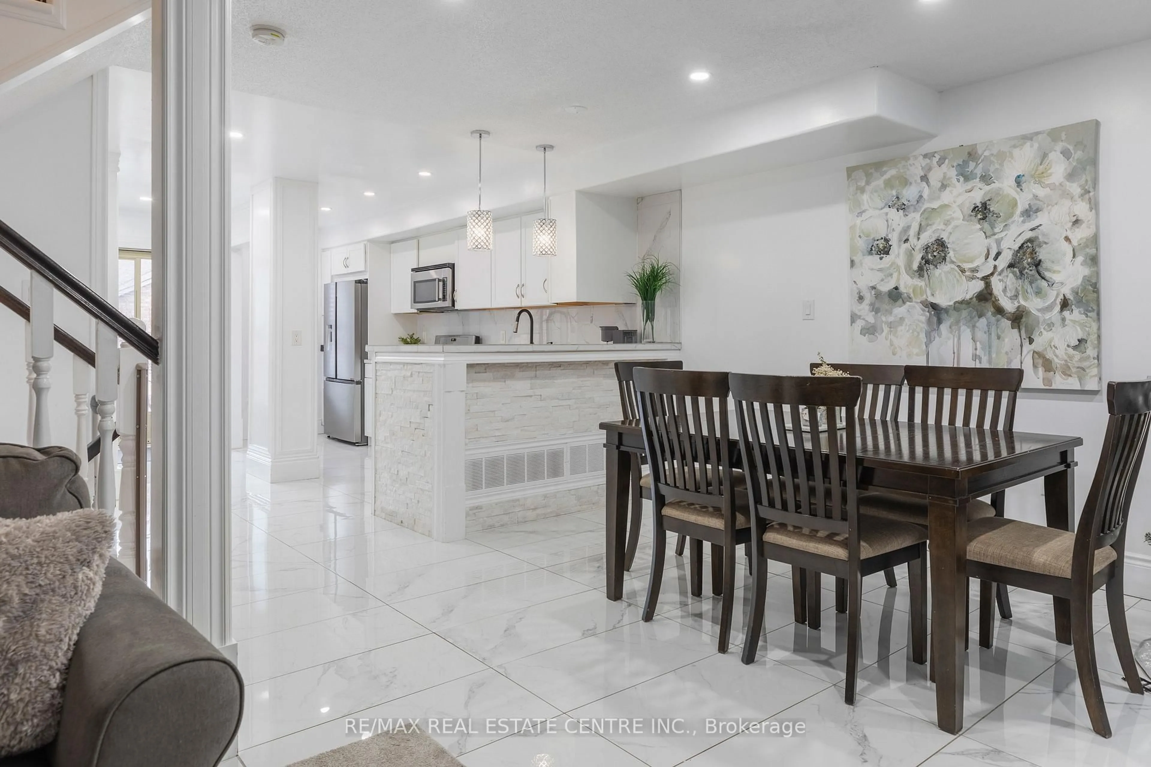 Open concept kitchen, ceramic/tile floor for 2774 King St #17, Hamilton Ontario L8G 1J4