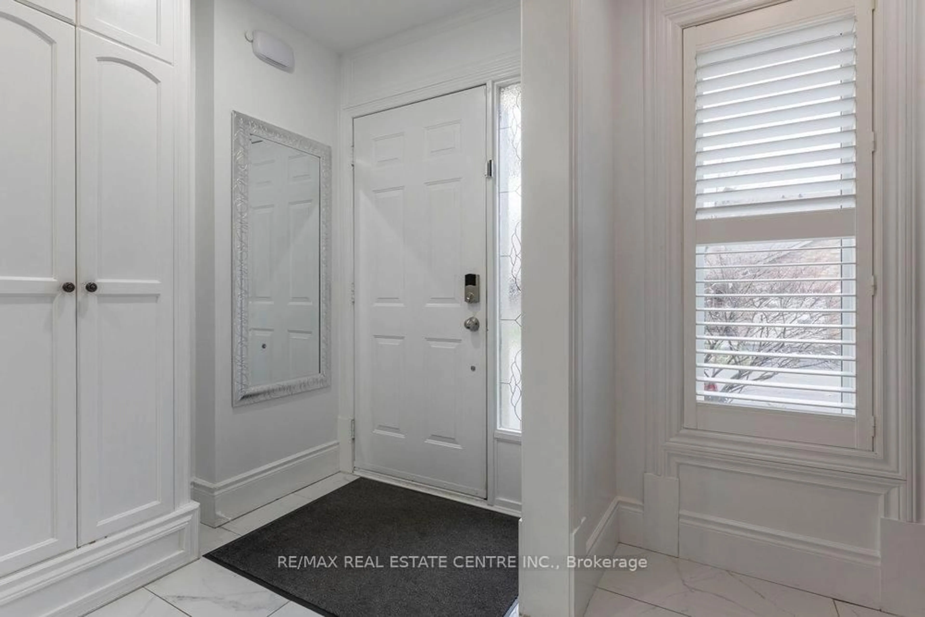 Indoor entryway for 2774 King St #17, Hamilton Ontario L8G 1J4