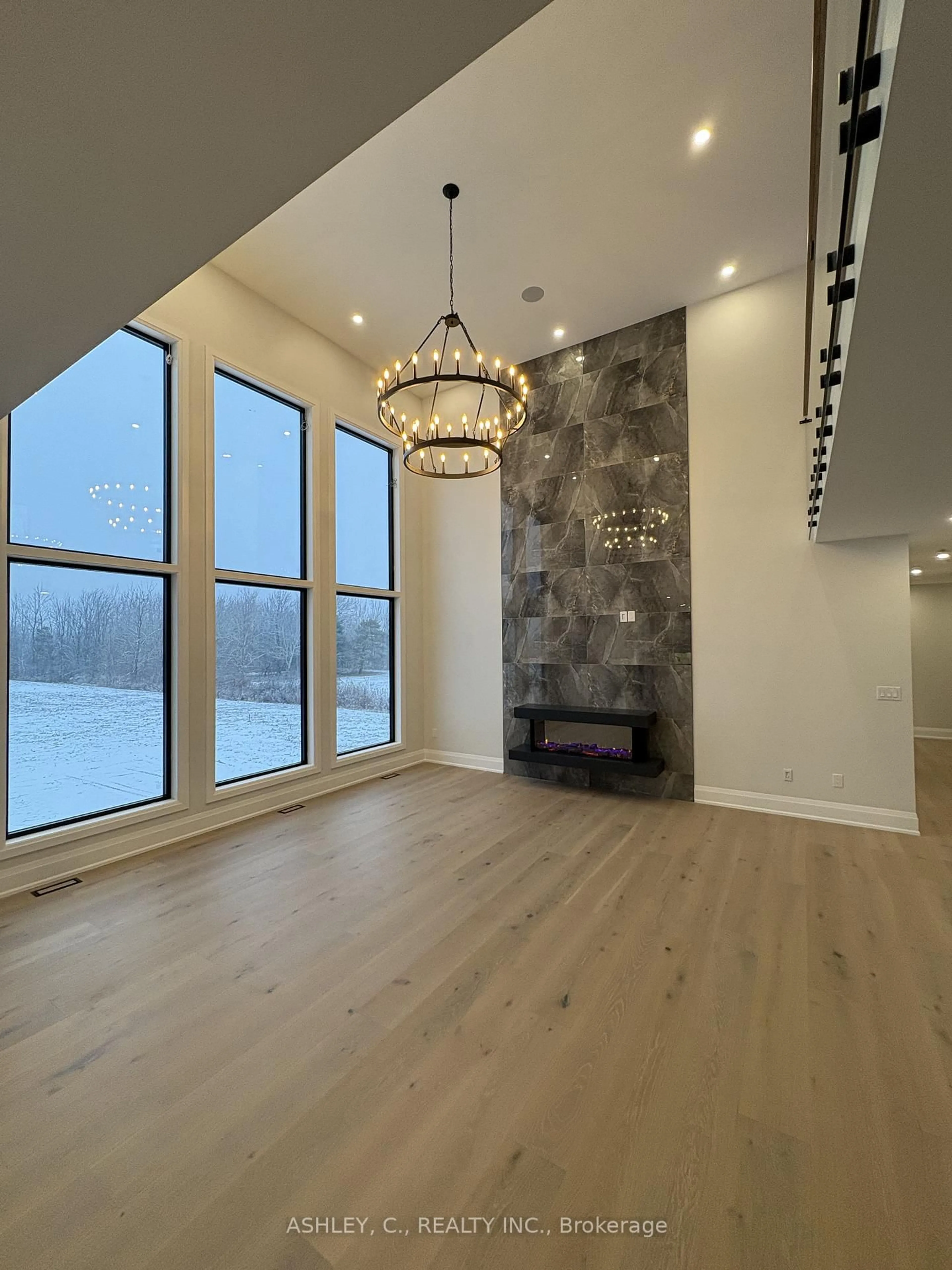 Unknown for 256 Mountain Rd, Grimsby Ontario L3M 4E7