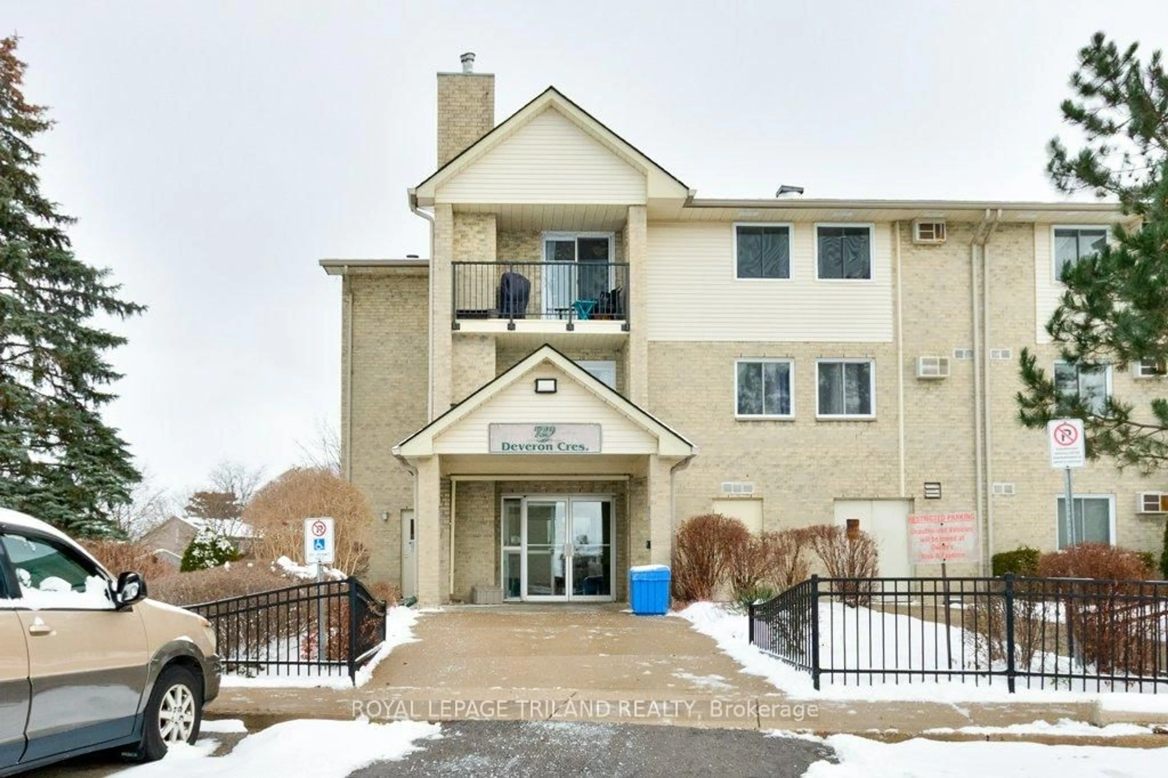 Indoor foyer for 729 Deveron Cres #104, London South Ontario N5Z 4X5