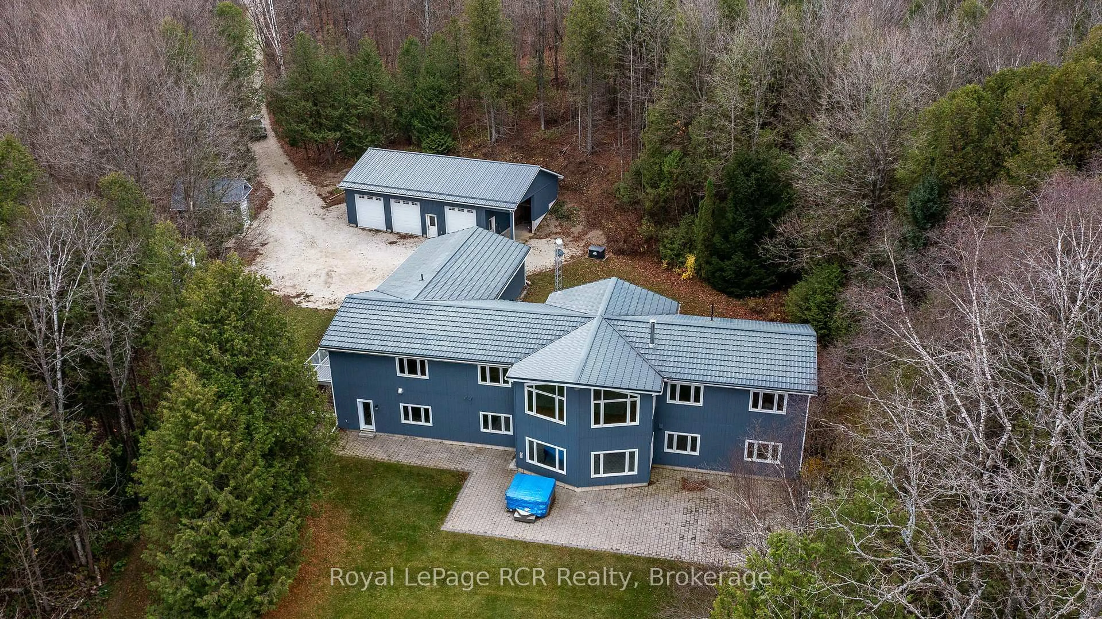 A pic from outside/outdoor area/front of a property/back of a property/a pic from drone, building for 123 Lakeview Rd, Grey Highlands Ontario N0C 1M0