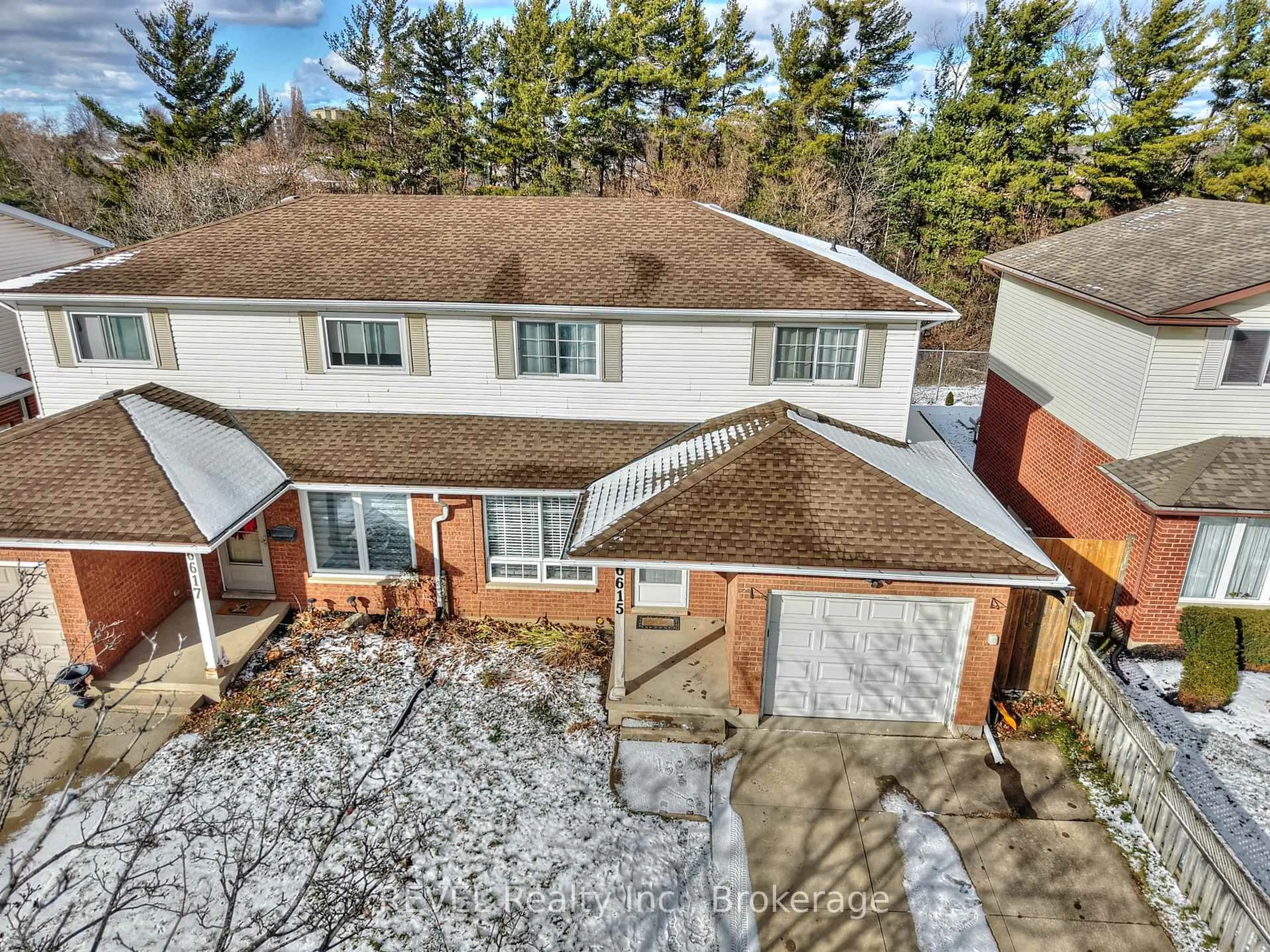 A pic from outside/outdoor area/front of a property/back of a property/a pic from drone, unknown for 6615 Harper Dr, Niagara Falls Ontario L2E 7H7