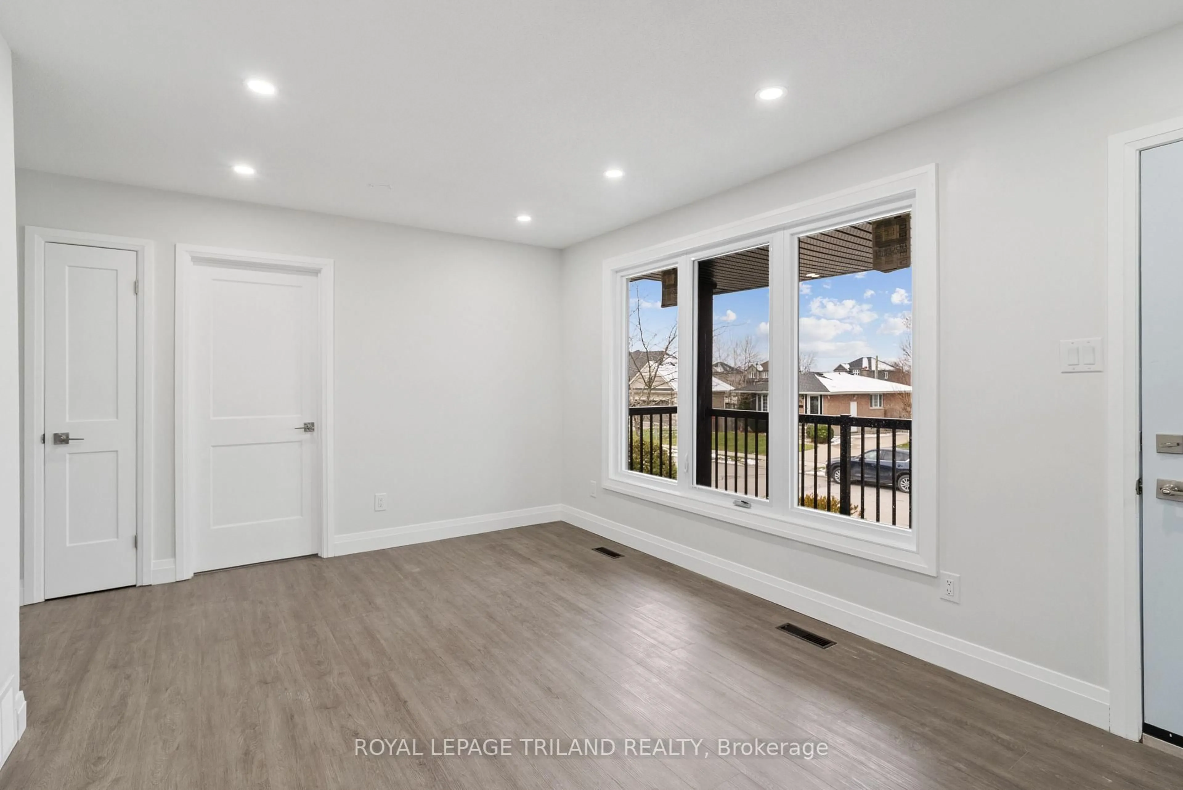 A pic of a room for 32 Parish St, St. Thomas Ontario N5R 4W8