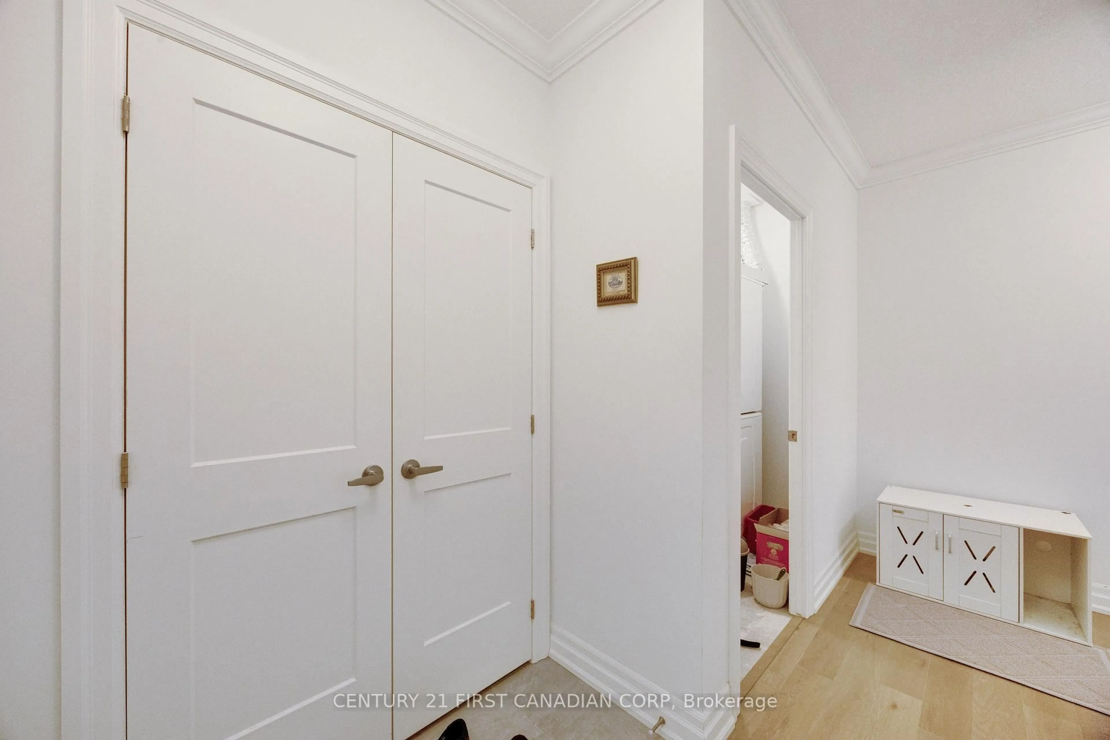 Indoor entryway for 460 Callaway Rd #110, London North Ontario N6G 0N8