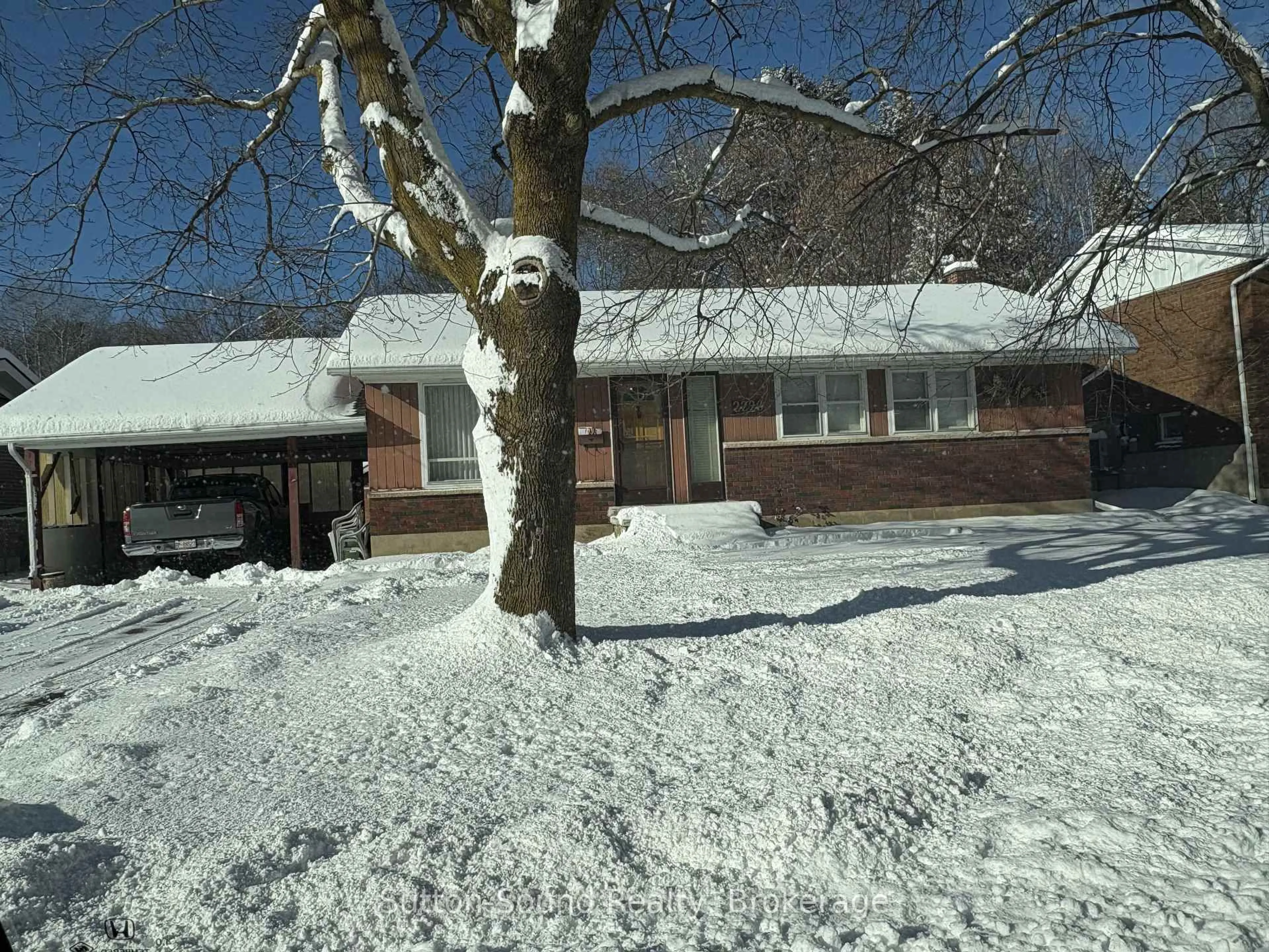 Unknown for 2220 5th Ave, Owen Sound Ontario N4K 5C6