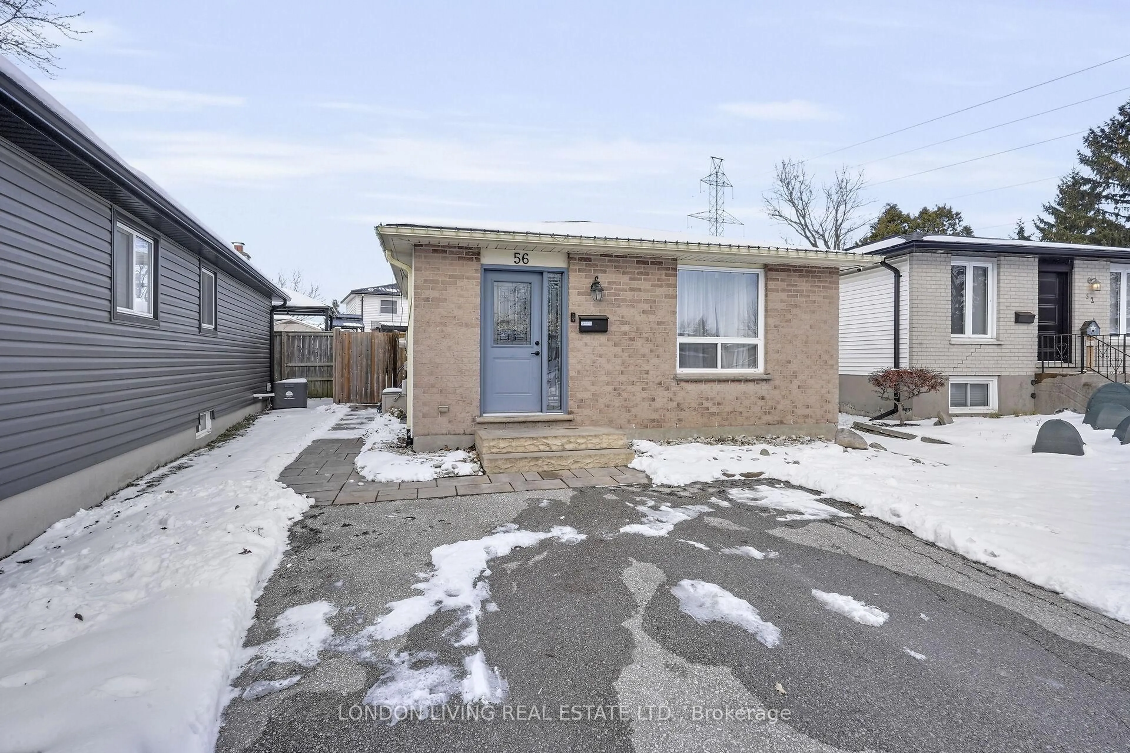 A pic from outside/outdoor area/front of a property/back of a property/a pic from drone, street for 56 Sundridge Crt, London South Ontario N5Z 4R5