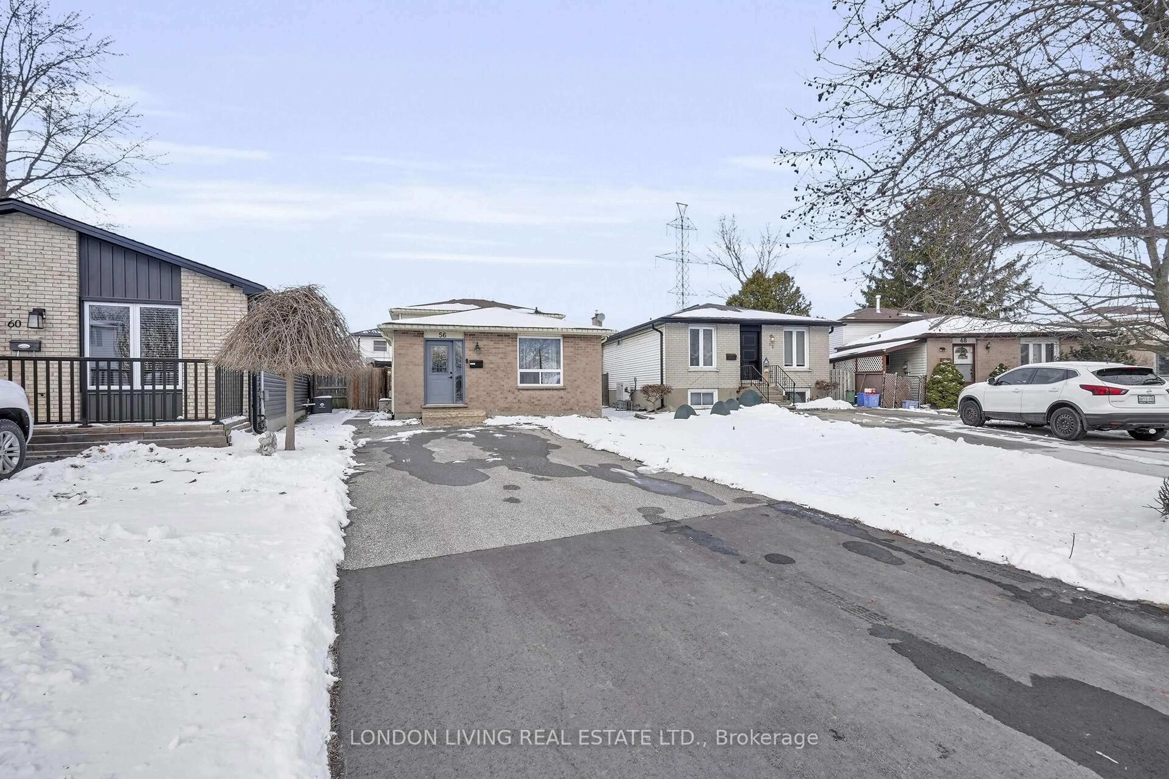 A pic from outside/outdoor area/front of a property/back of a property/a pic from drone, street for 56 Sundridge Crt, London South Ontario N5Z 4R5