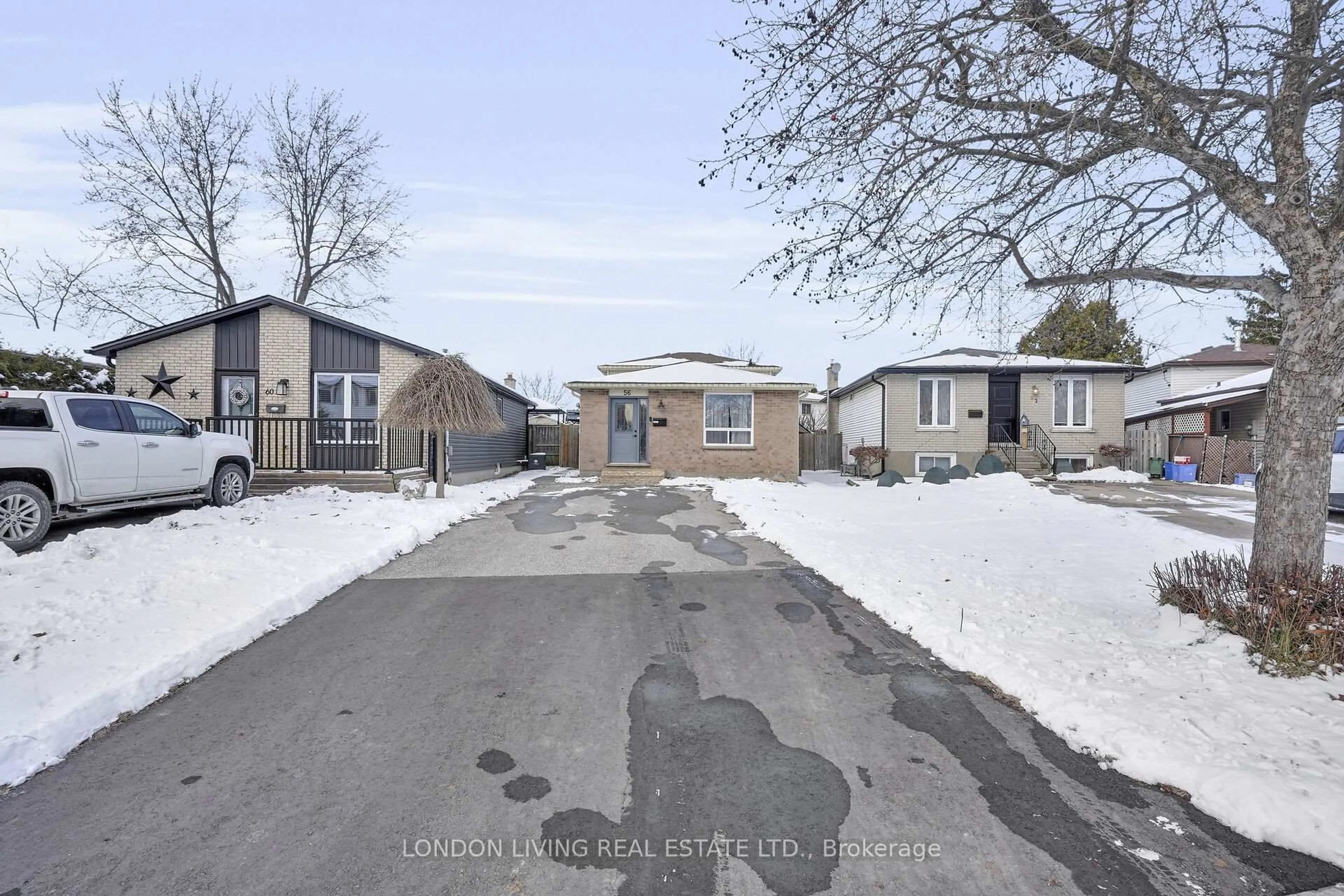 A pic from outside/outdoor area/front of a property/back of a property/a pic from drone, street for 56 Sundridge Crt, London South Ontario N5Z 4R5