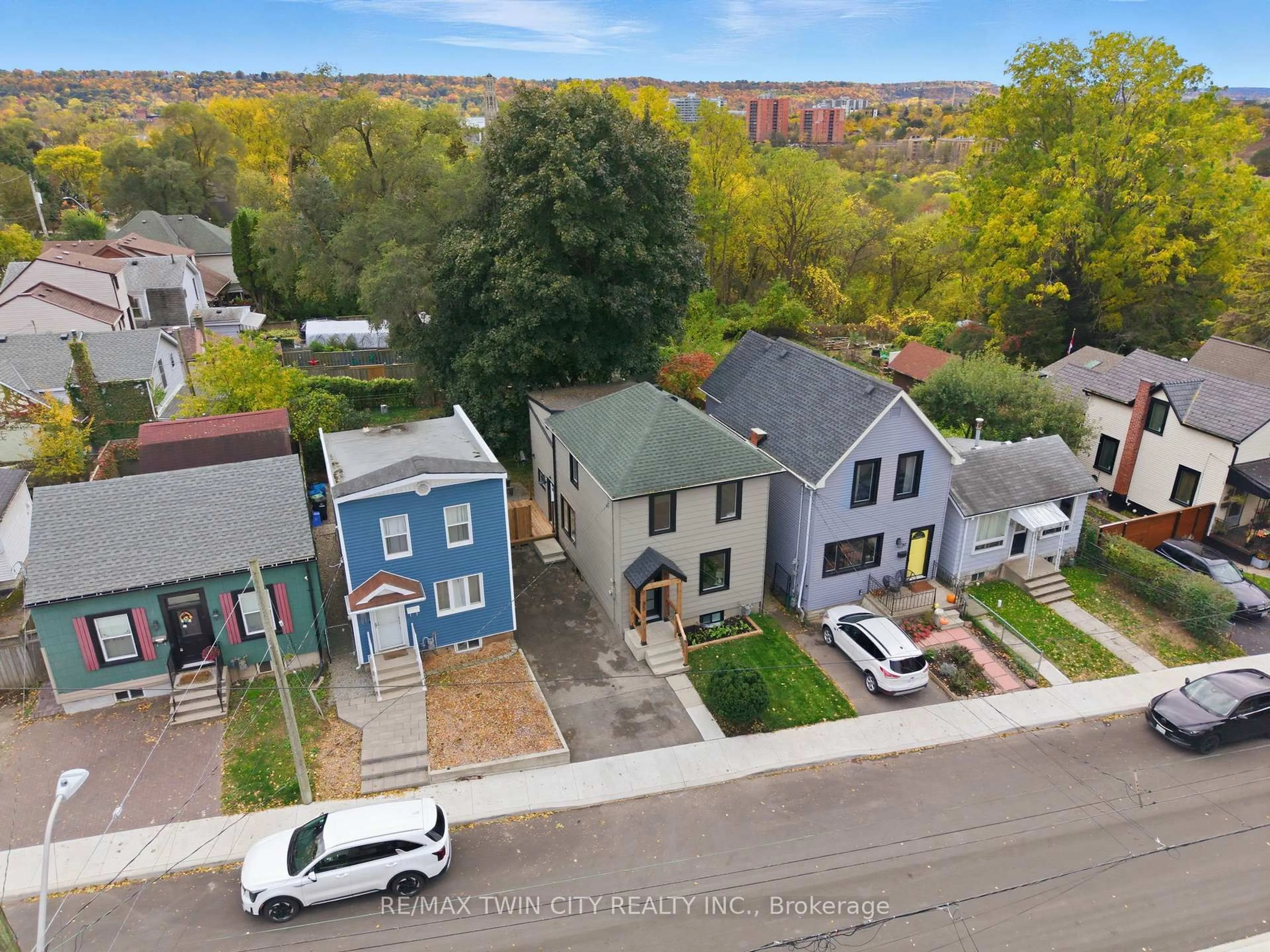 A pic from outside/outdoor area/front of a property/back of a property/a pic from drone, street for 55 Jones St, Hamilton Ontario L8R 1X9