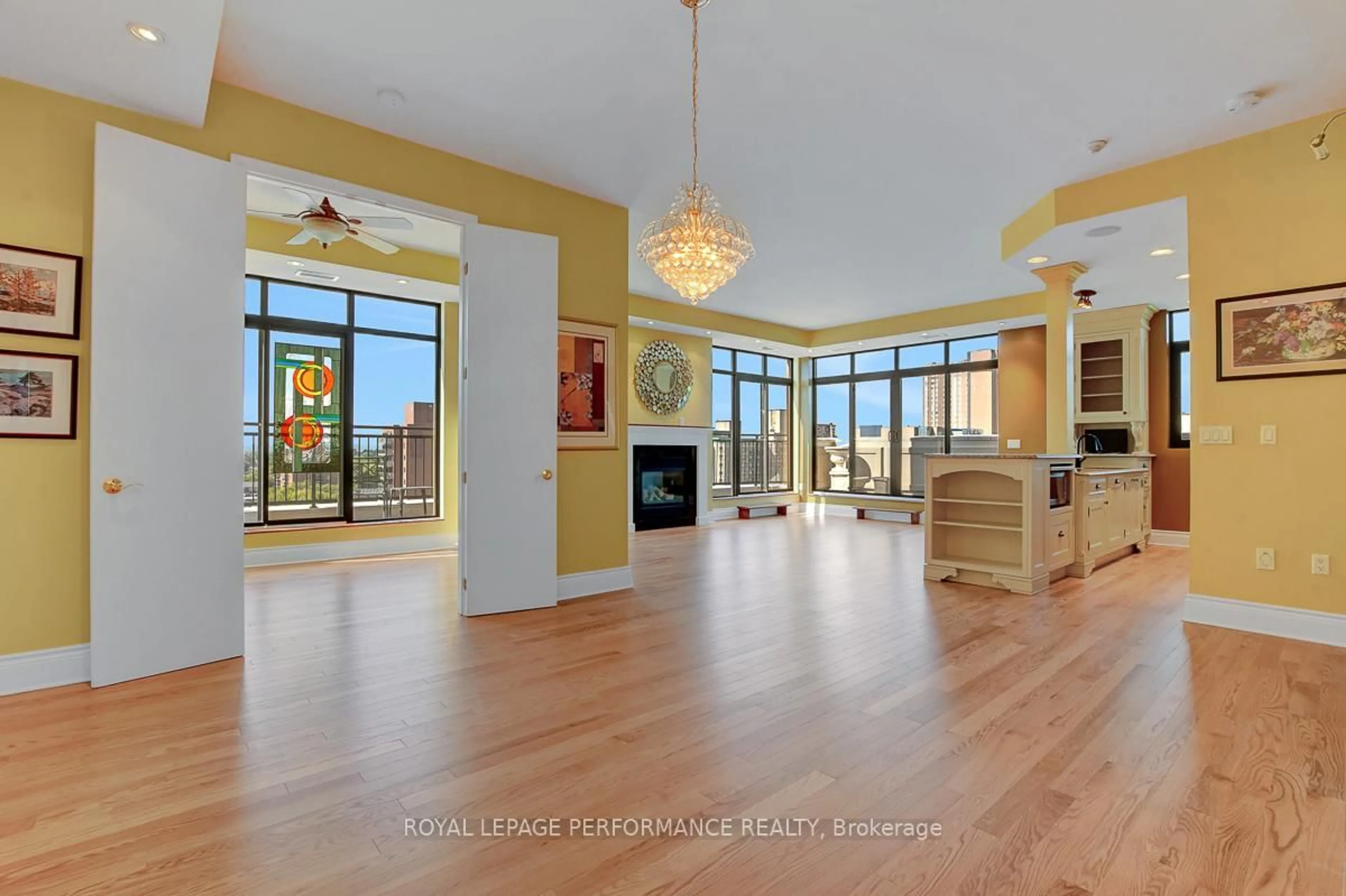 Unknown for 260 Besserer St #PH2, Ottawa Ontario K1N 1J3