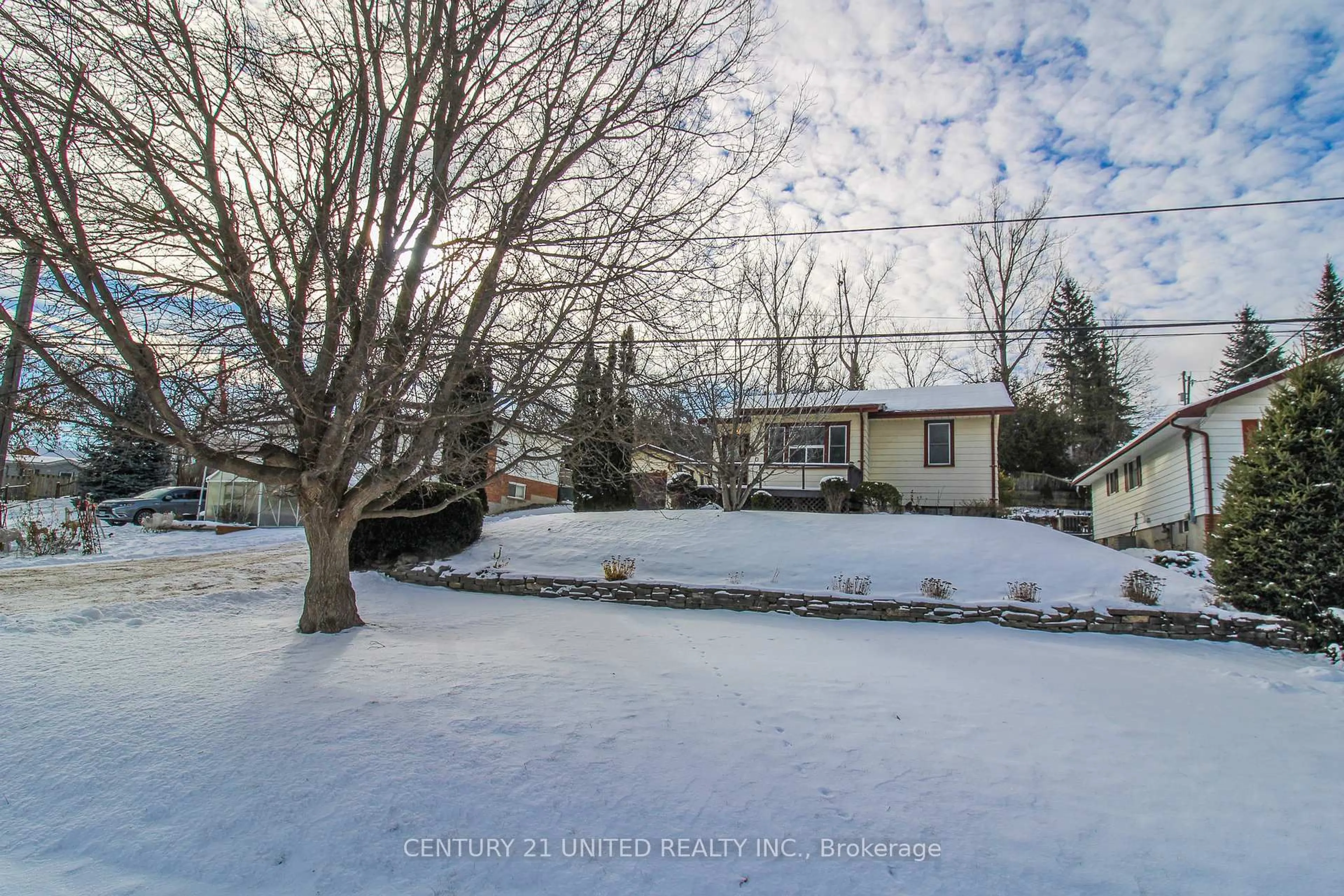 A pic from outside/outdoor area/front of a property/back of a property/a pic from drone, street for 611 Ashburnham Dr, Peterborough Ontario K9L 2A2