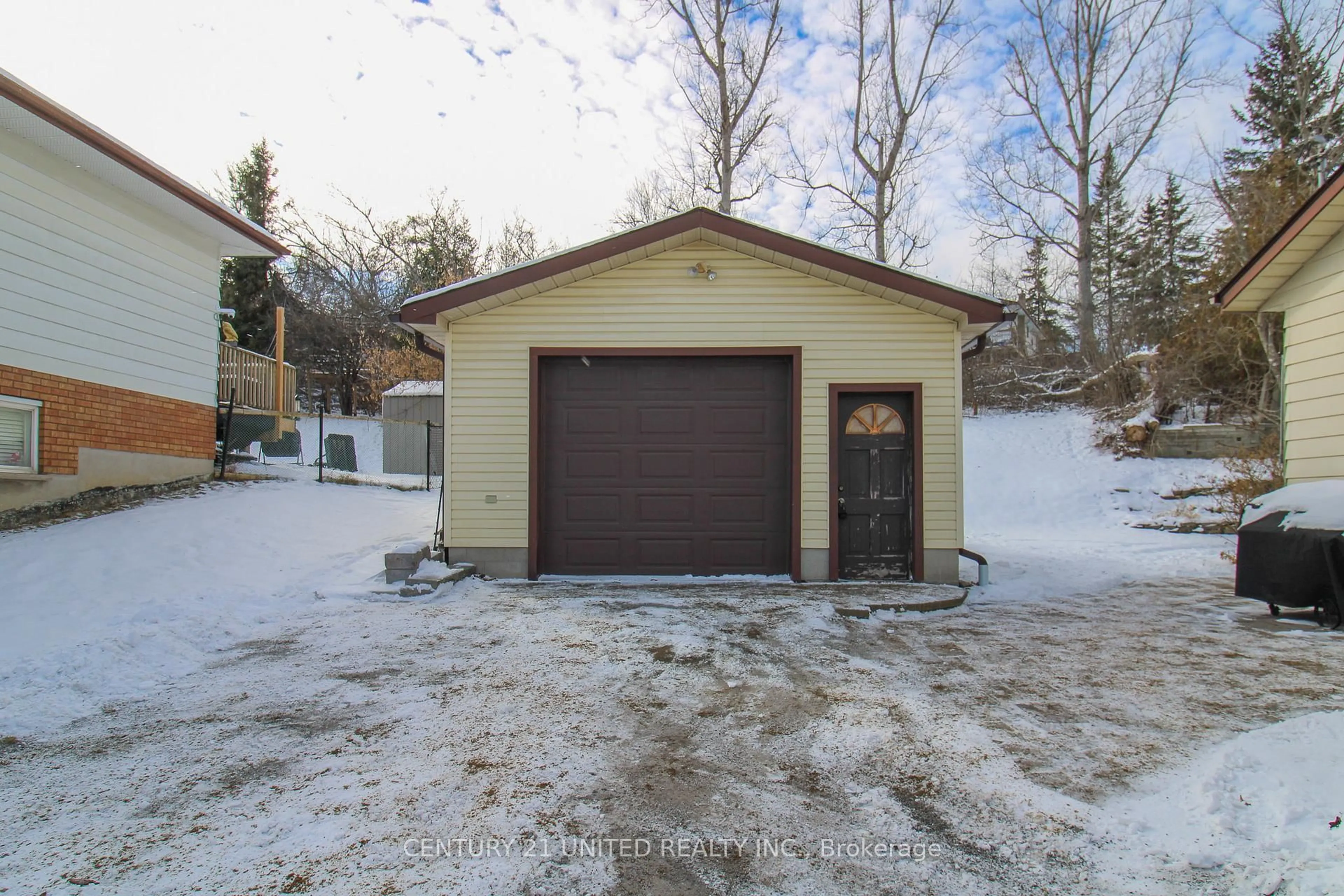 Indoor garage for 611 Ashburnham Dr, Peterborough Ontario K9L 2A2