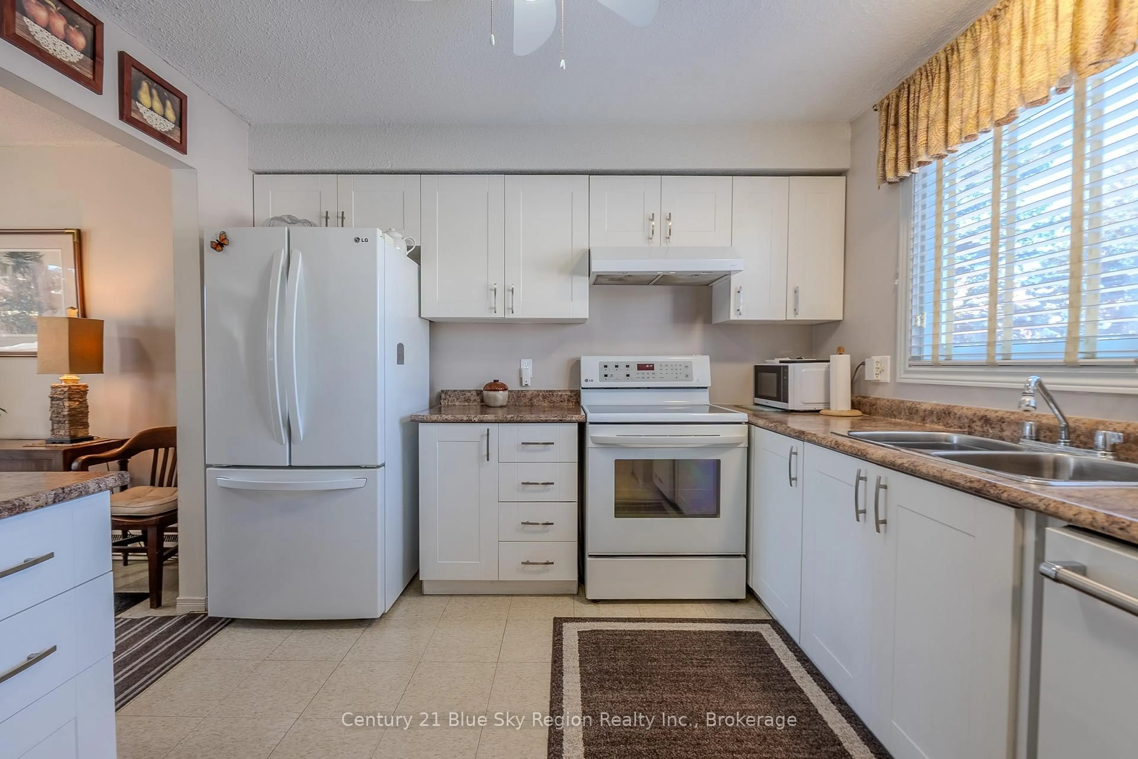 Standard kitchen, unknown for 621 Gormanville Rd #5, North Bay Ontario P1B 8N9