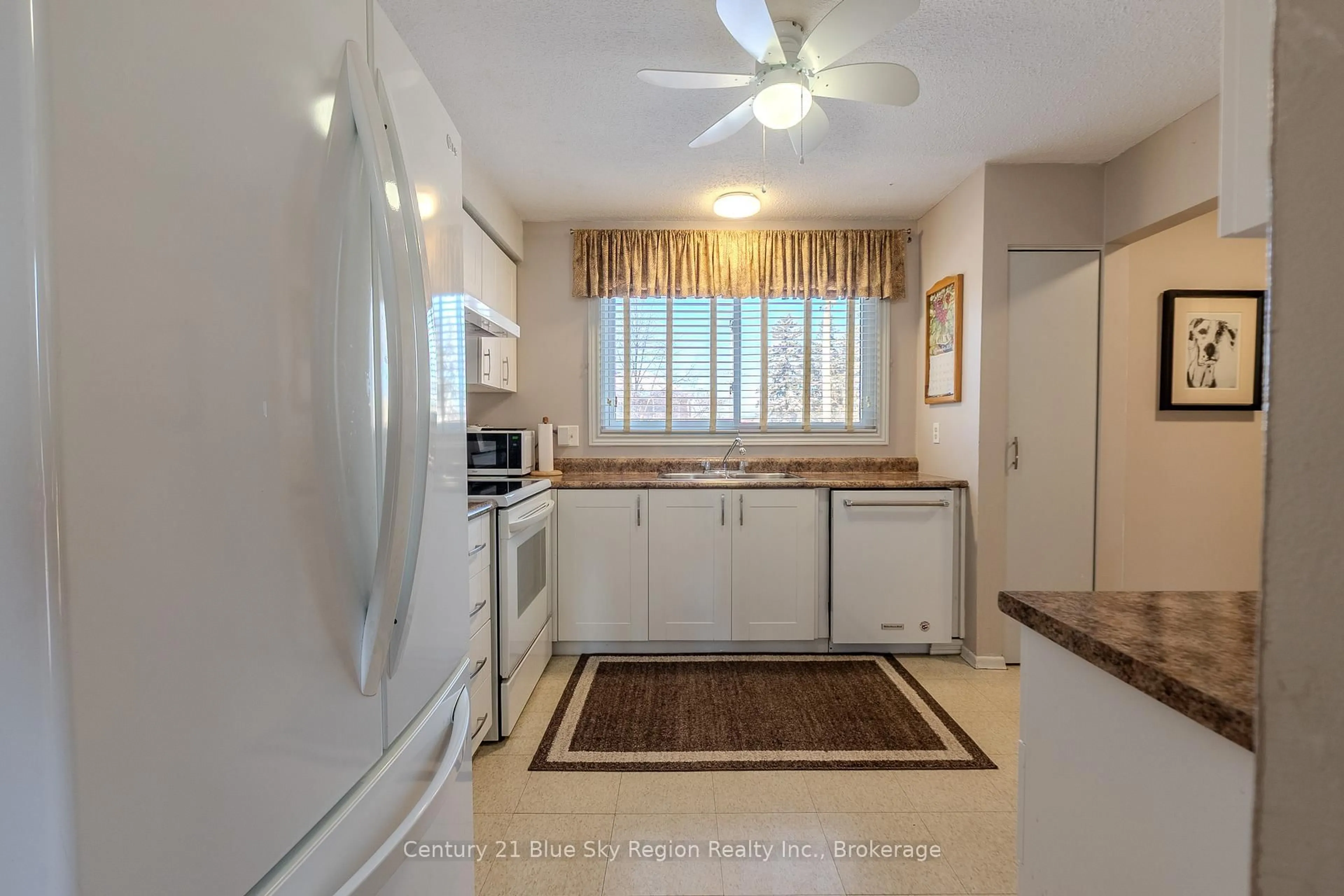 Standard kitchen, ceramic/tile floor for 621 Gormanville Rd #5, North Bay Ontario P1B 8N9