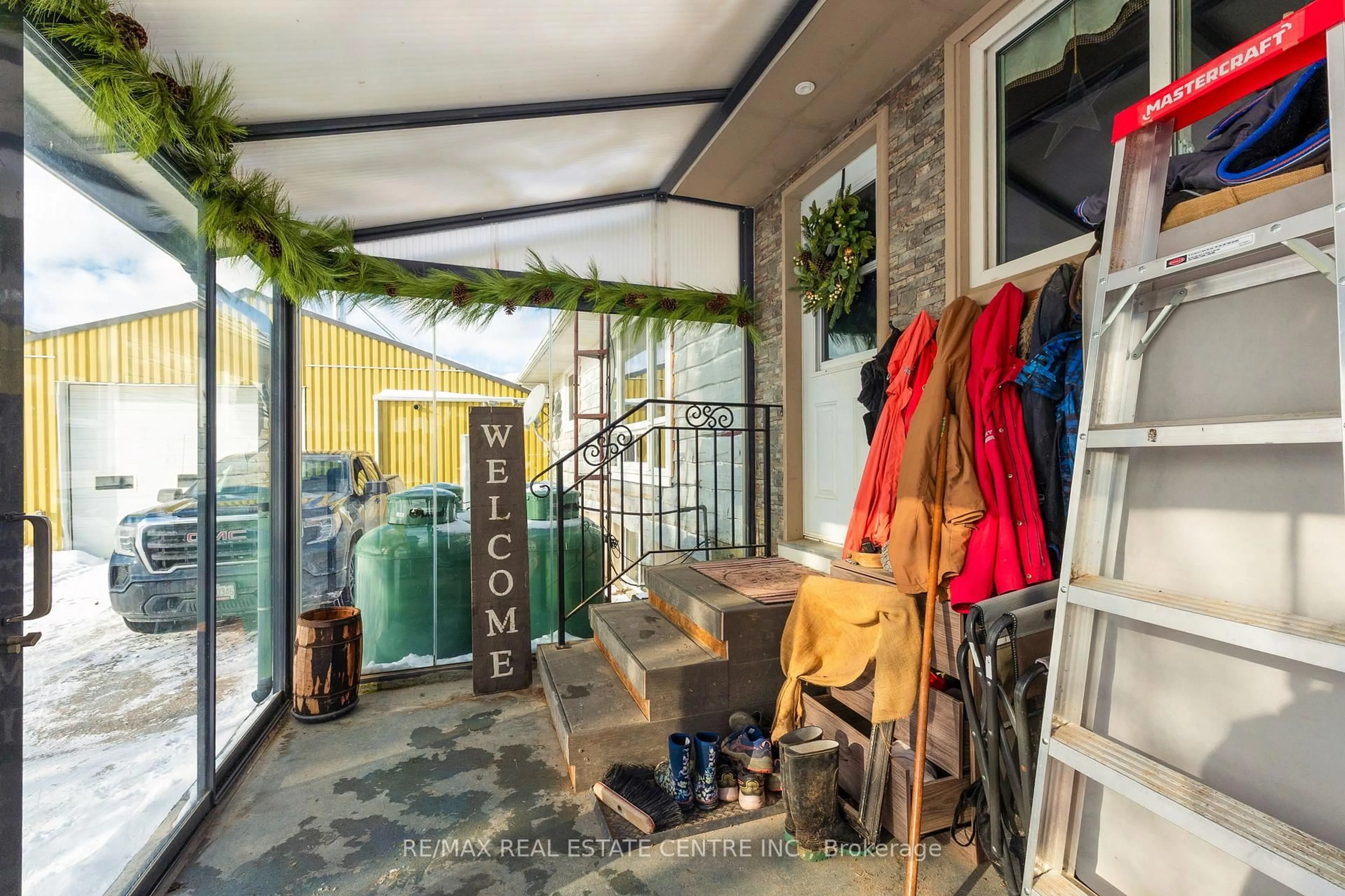 Patio, street for 4314 Victoria Rd, Puslinch Ontario N0B 2J0