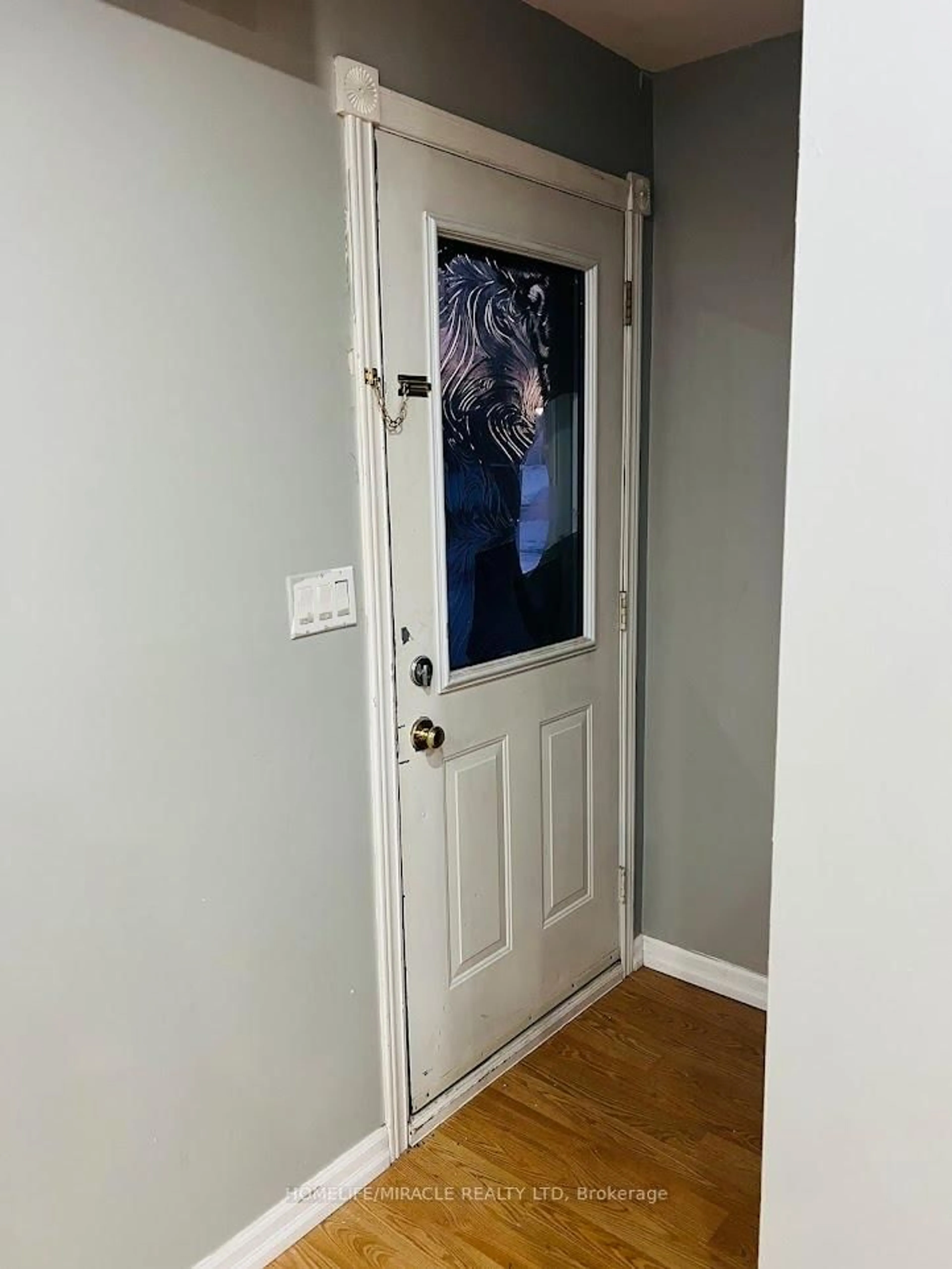 Indoor entryway for 32A Crossley Dr, Port Hope Ontario L1A 3T4