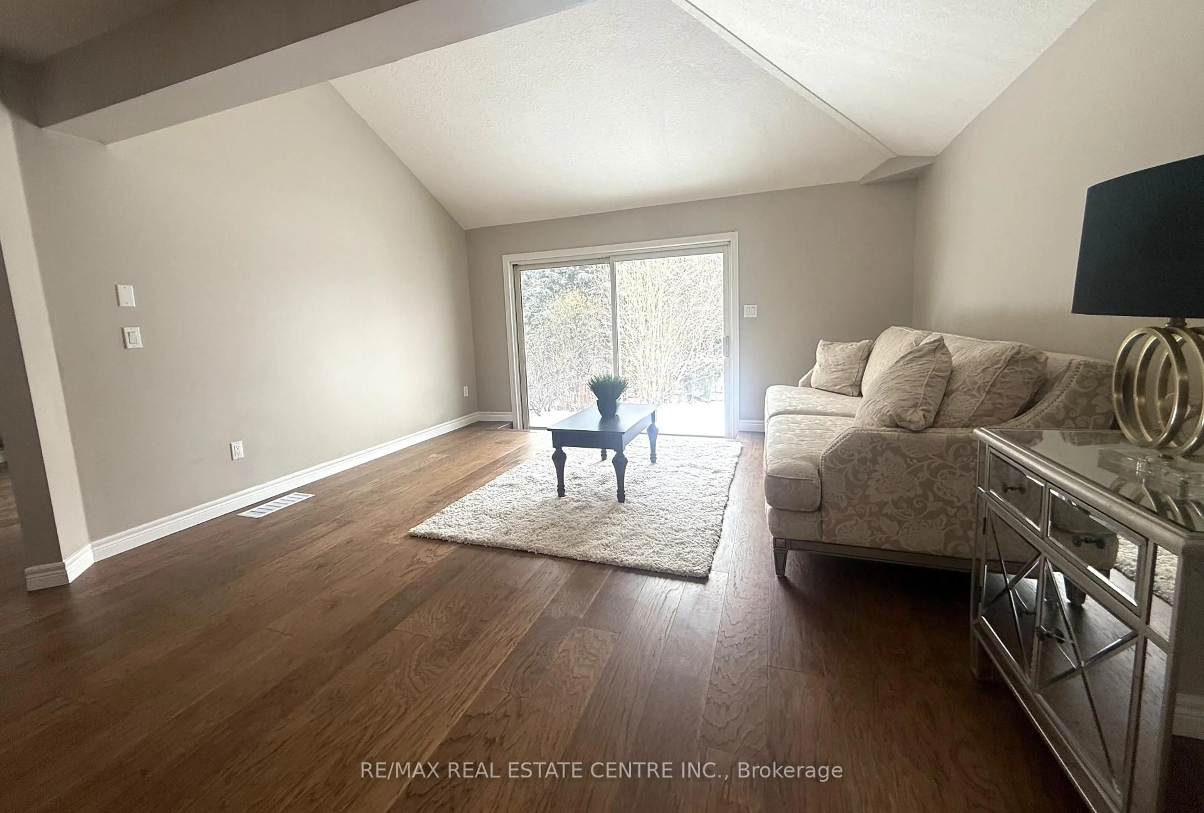 Living room with furniture, unknown for 10 Periwinkle Way, Guelph Ontario N1L 1H8