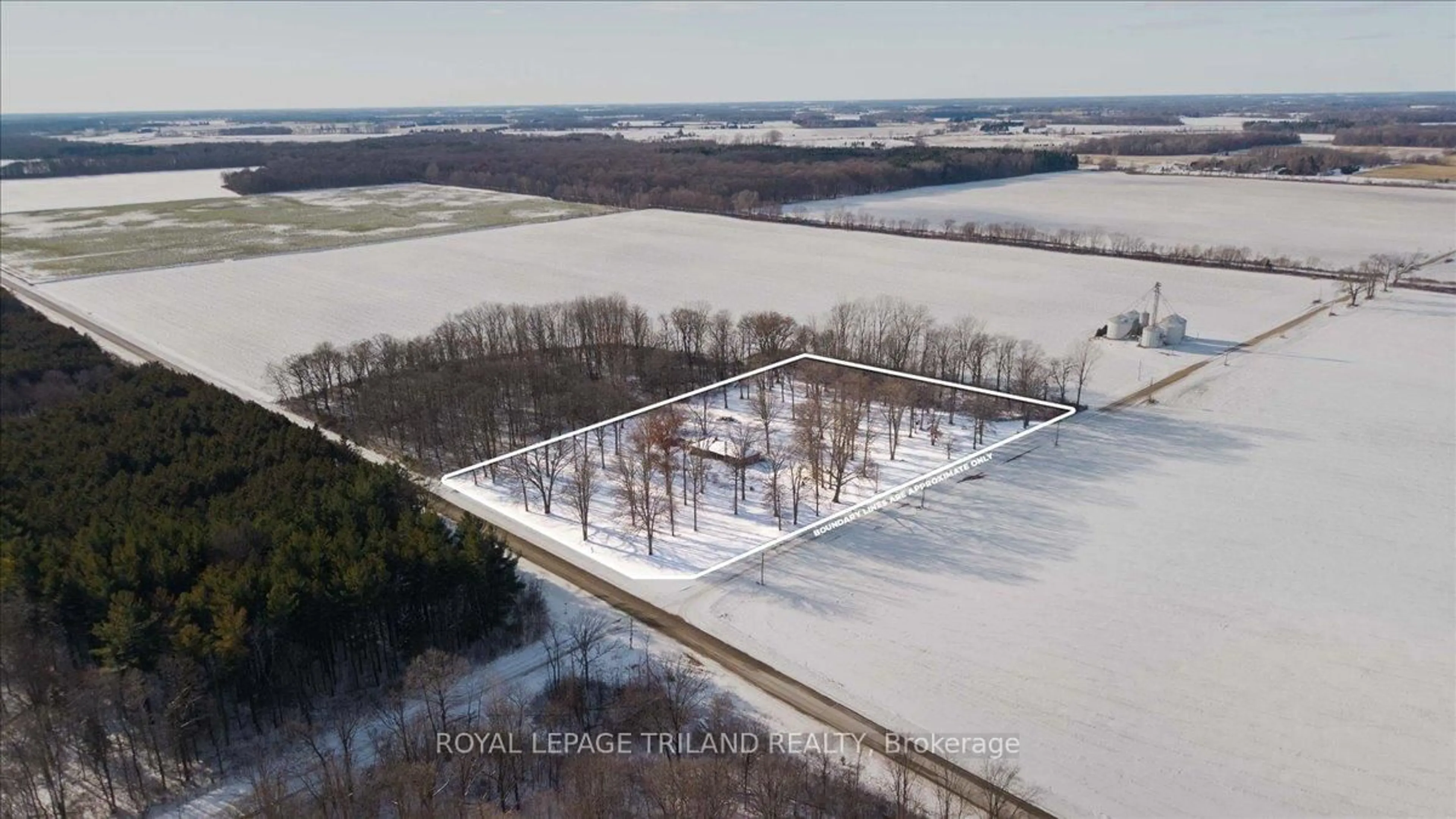 A pic from outside/outdoor area/front of a property/back of a property/a pic from drone, water/lake/river/ocean view for 22775 Dogwood Rd, Southwest Middlesex Ontario N0L 1Z0