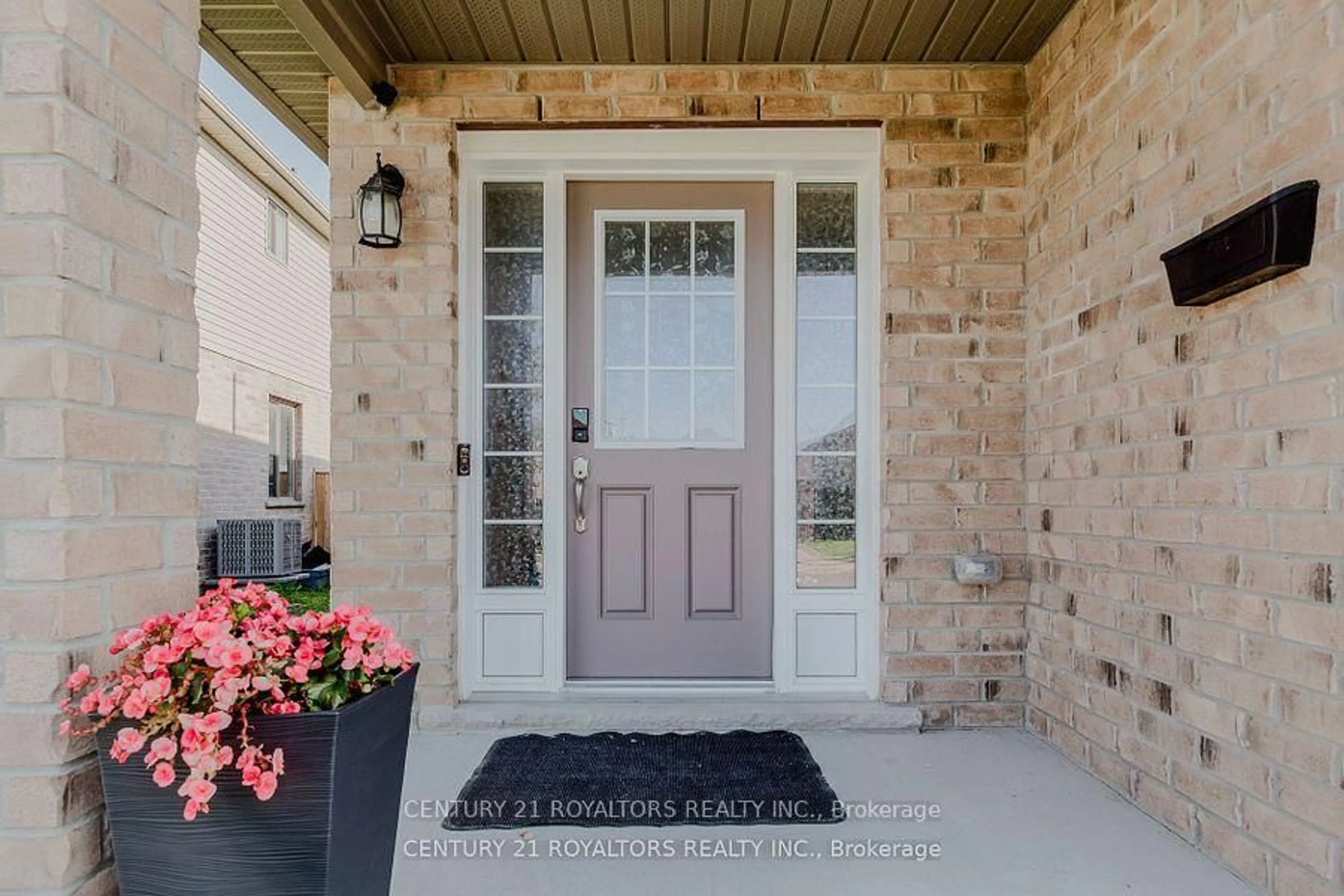 Indoor entryway for 1308 Lawson Rd, London North Ontario N6G 0G8