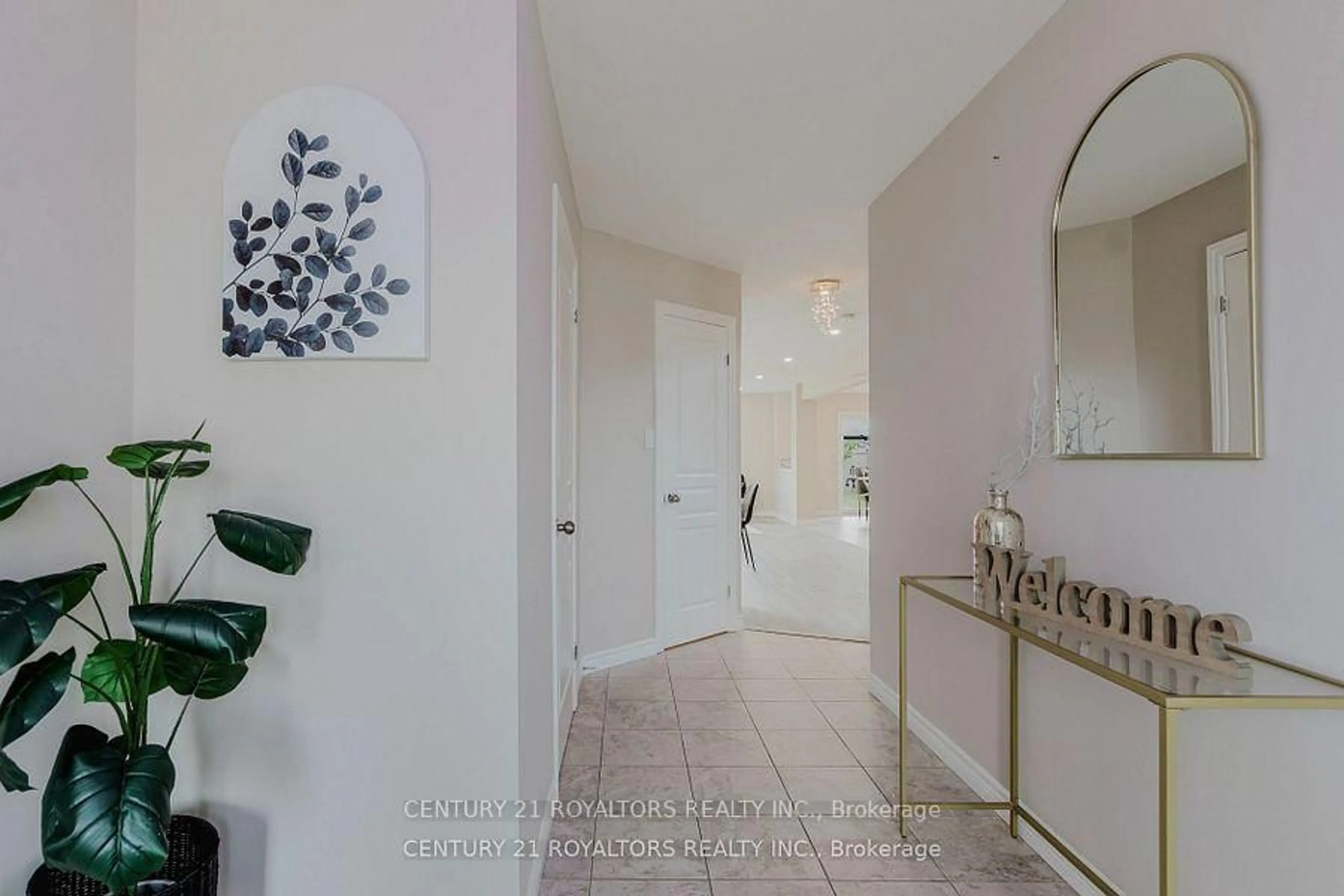 Indoor entryway for 1308 Lawson Rd, London North Ontario N6G 0G8