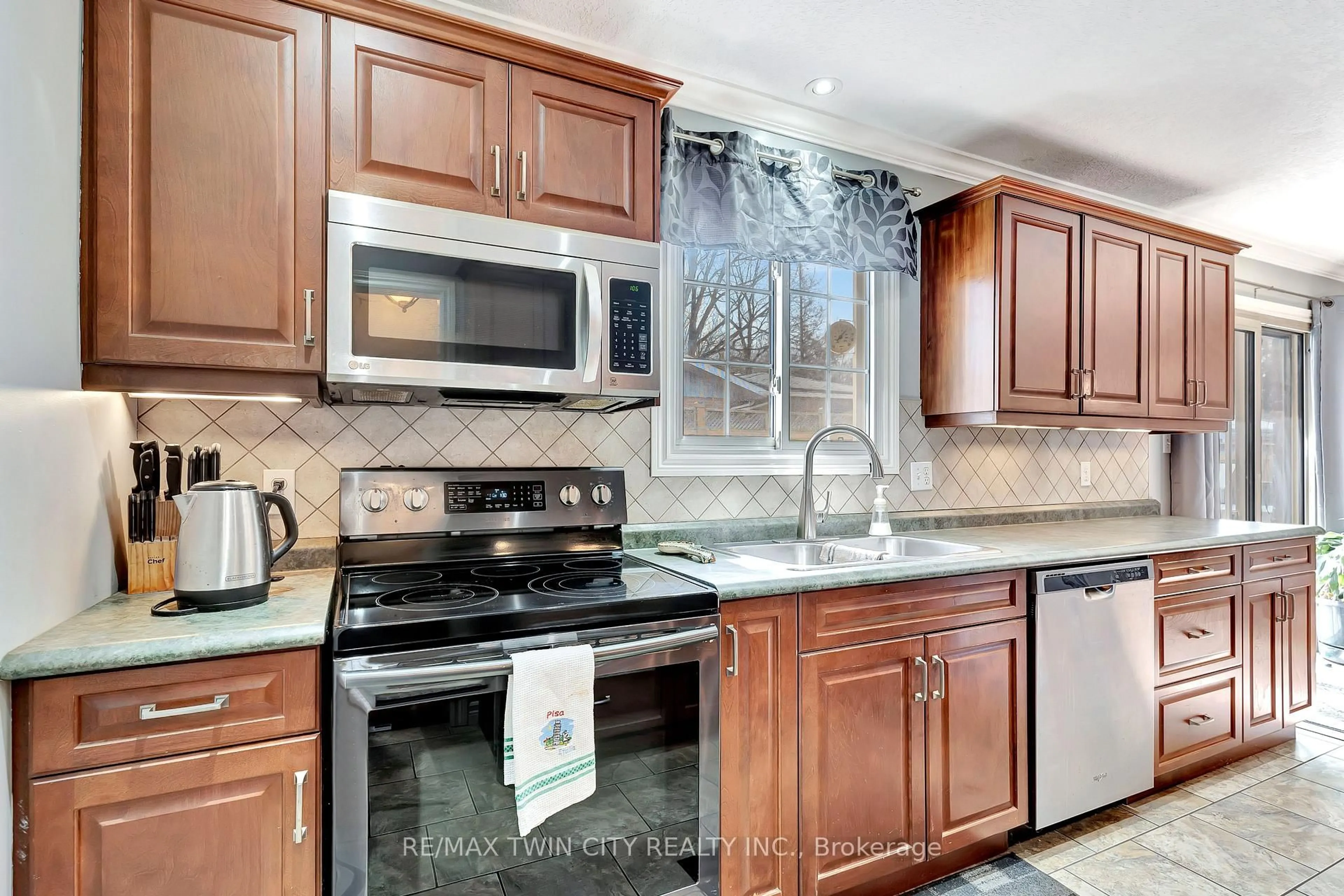 Unknown for 22 Victoria St, North Dumfries Ontario N0B 1L0