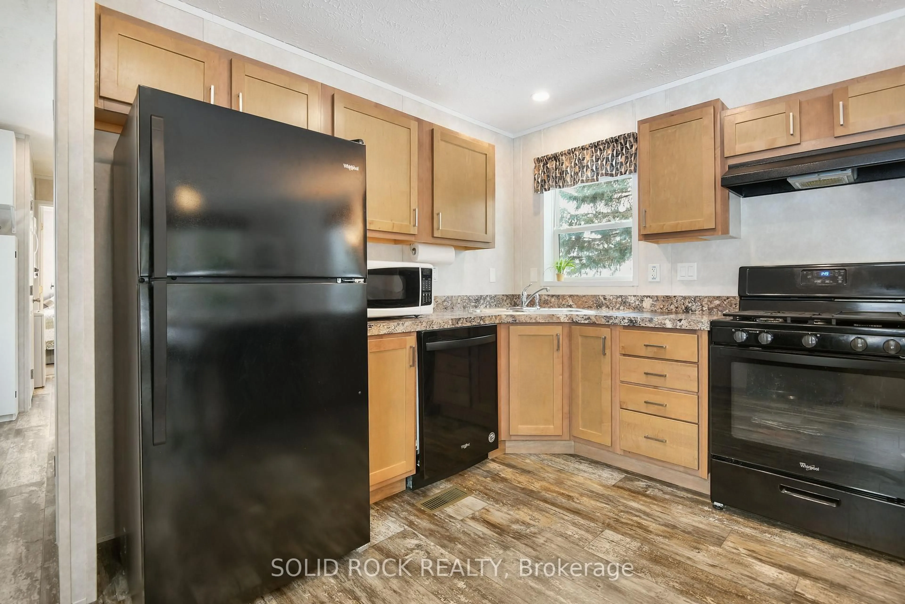 Standard kitchen, unknown for 114 Harold Valley Dr, Kinburn Ontario K0A 2H0