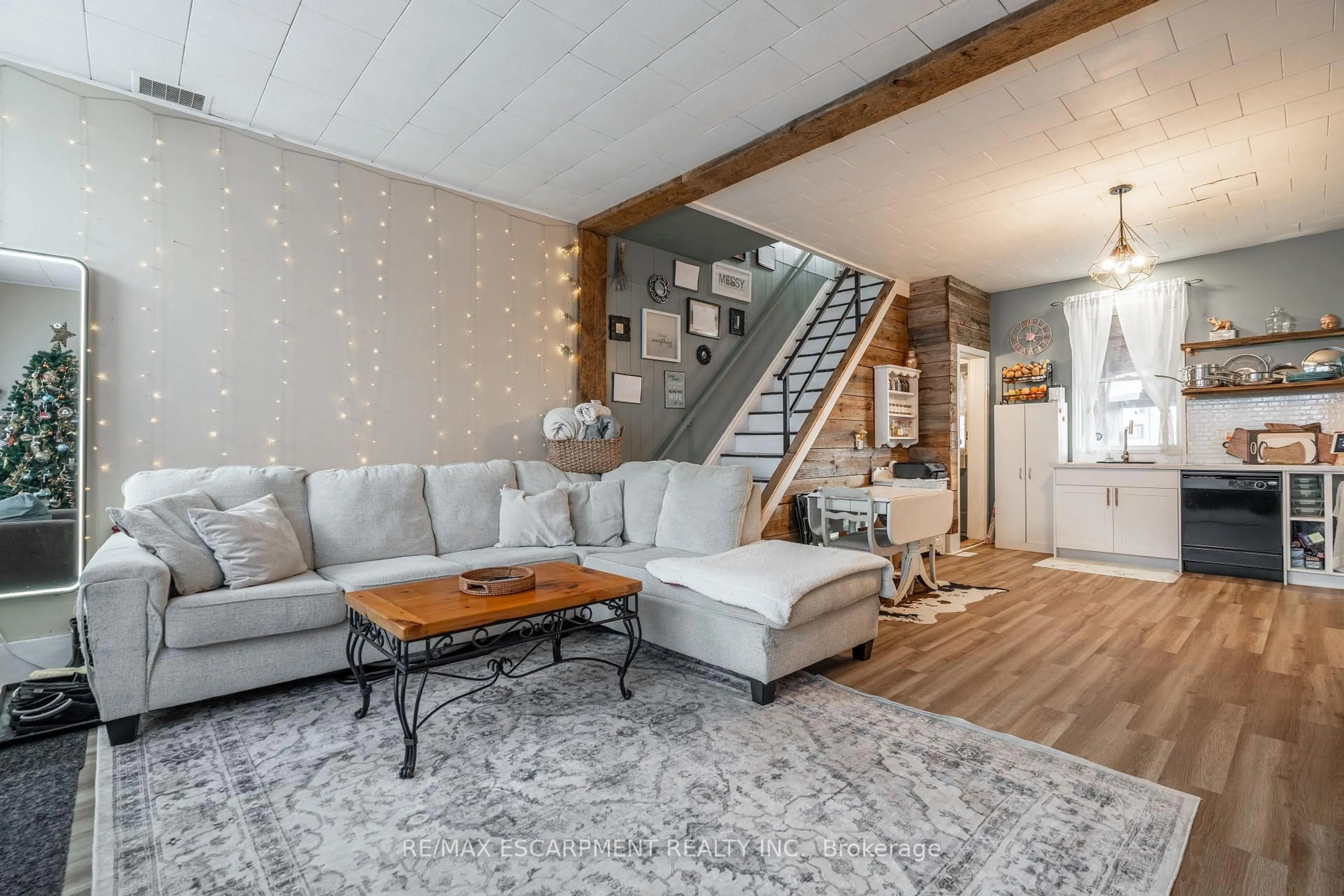 Living room with furniture, unknown for 18 King St #A&B, Haldimand Ontario N0A 1E0