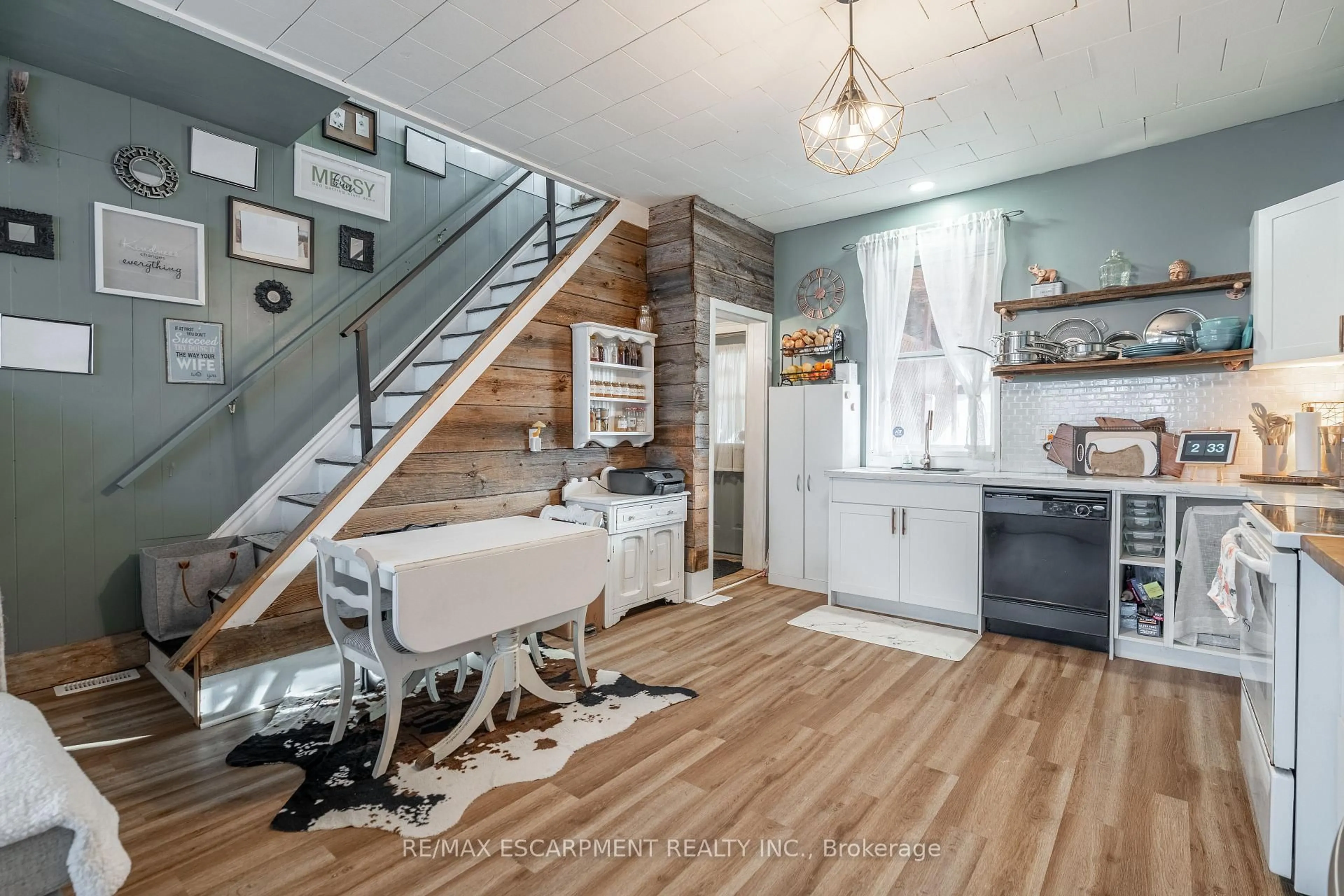 Unknown for 18 King St #A&B, Haldimand Ontario N0A 1E0