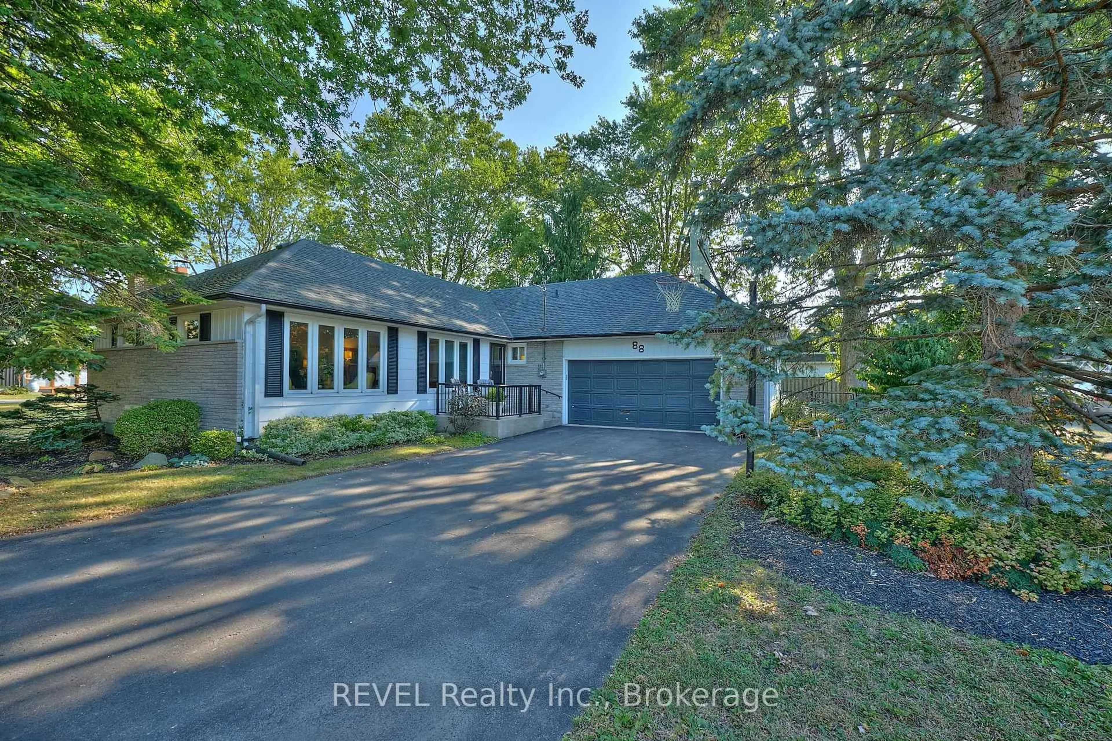 A pic from outside/outdoor area/front of a property/back of a property/a pic from drone, water/lake/river/ocean view for 88 Haun Rd, Fort Erie Ontario L0S 1B0