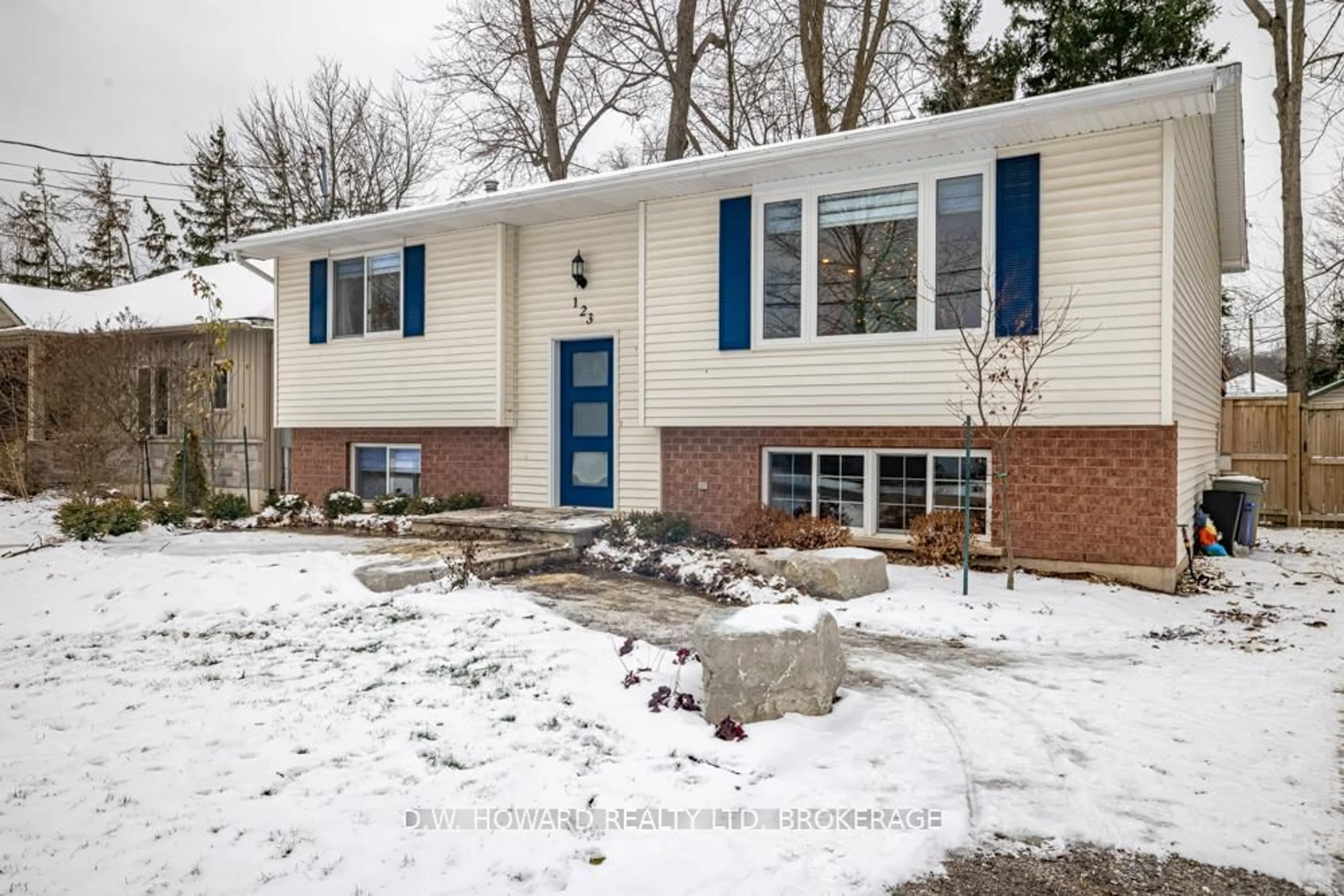 Home with brick exterior material, street for 123 Burleigh Rd, Fort Erie Ontario L0S 1N0