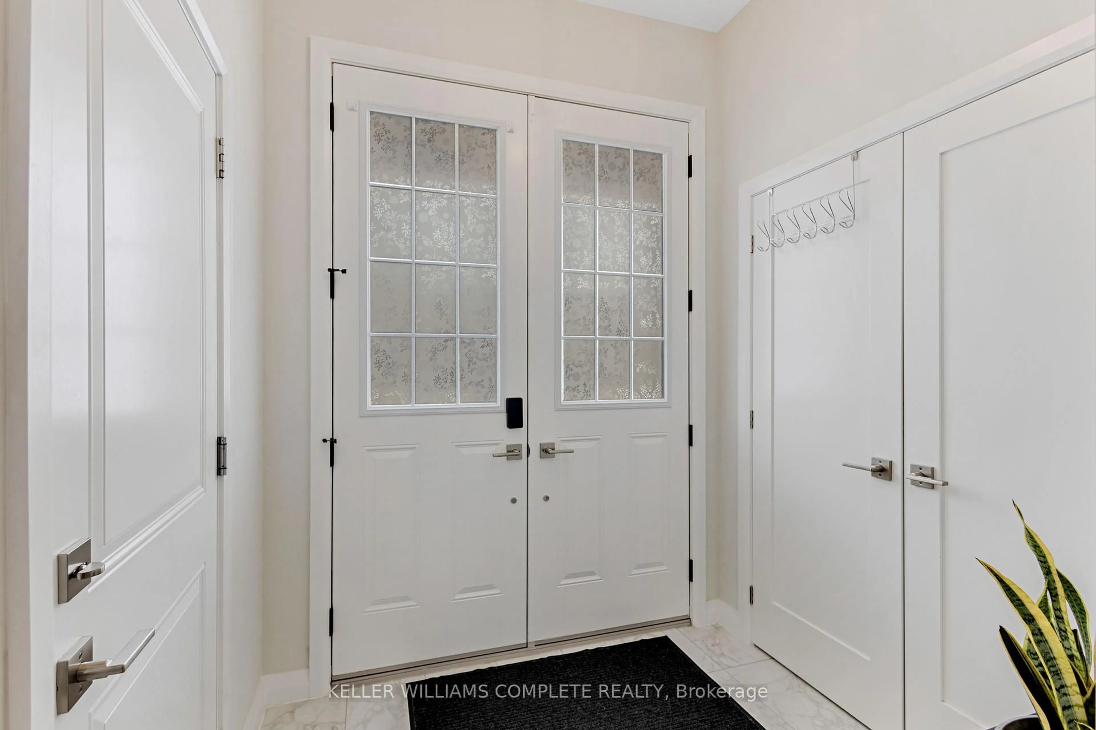 Indoor entryway for 5 Cherry Blossom Hts, Hamilton Ontario L9B 0E9