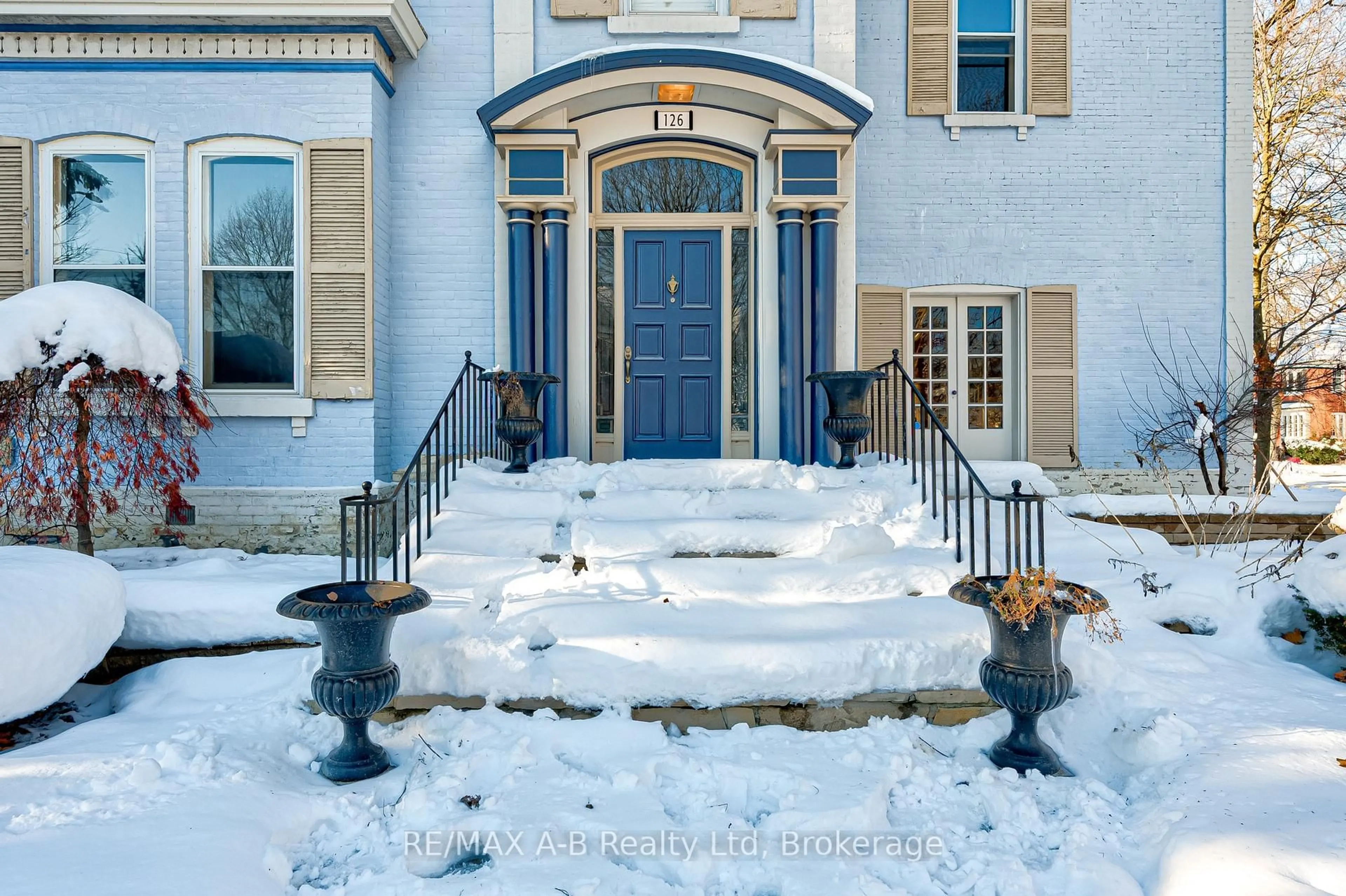 Indoor entryway for 126 John St, Stratford Ontario N5A 6K9