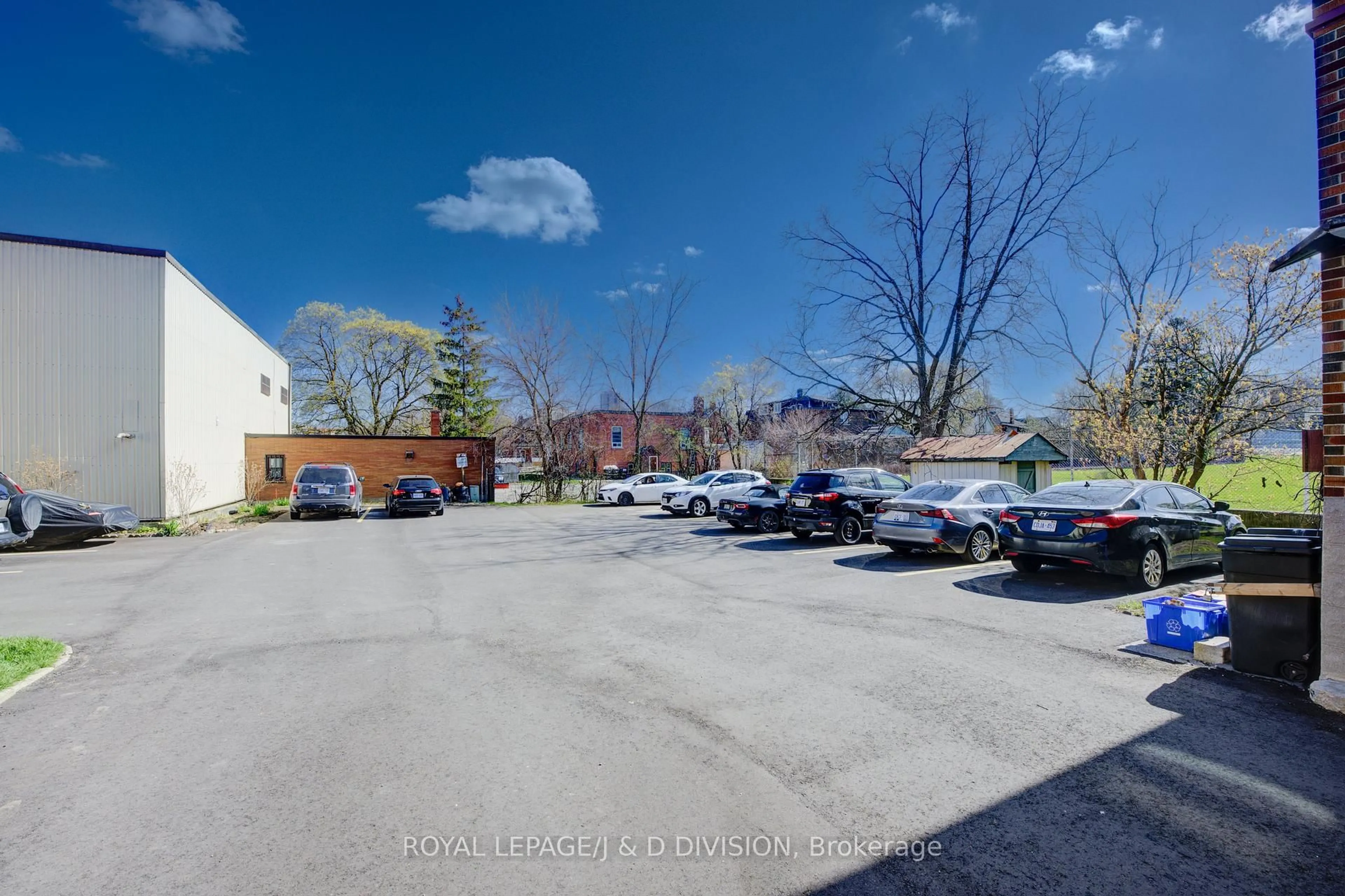 A pic from outside/outdoor area/front of a property/back of a property/a pic from drone, street for 345 Louisa St, Kitchener Ontario N2H 5N1