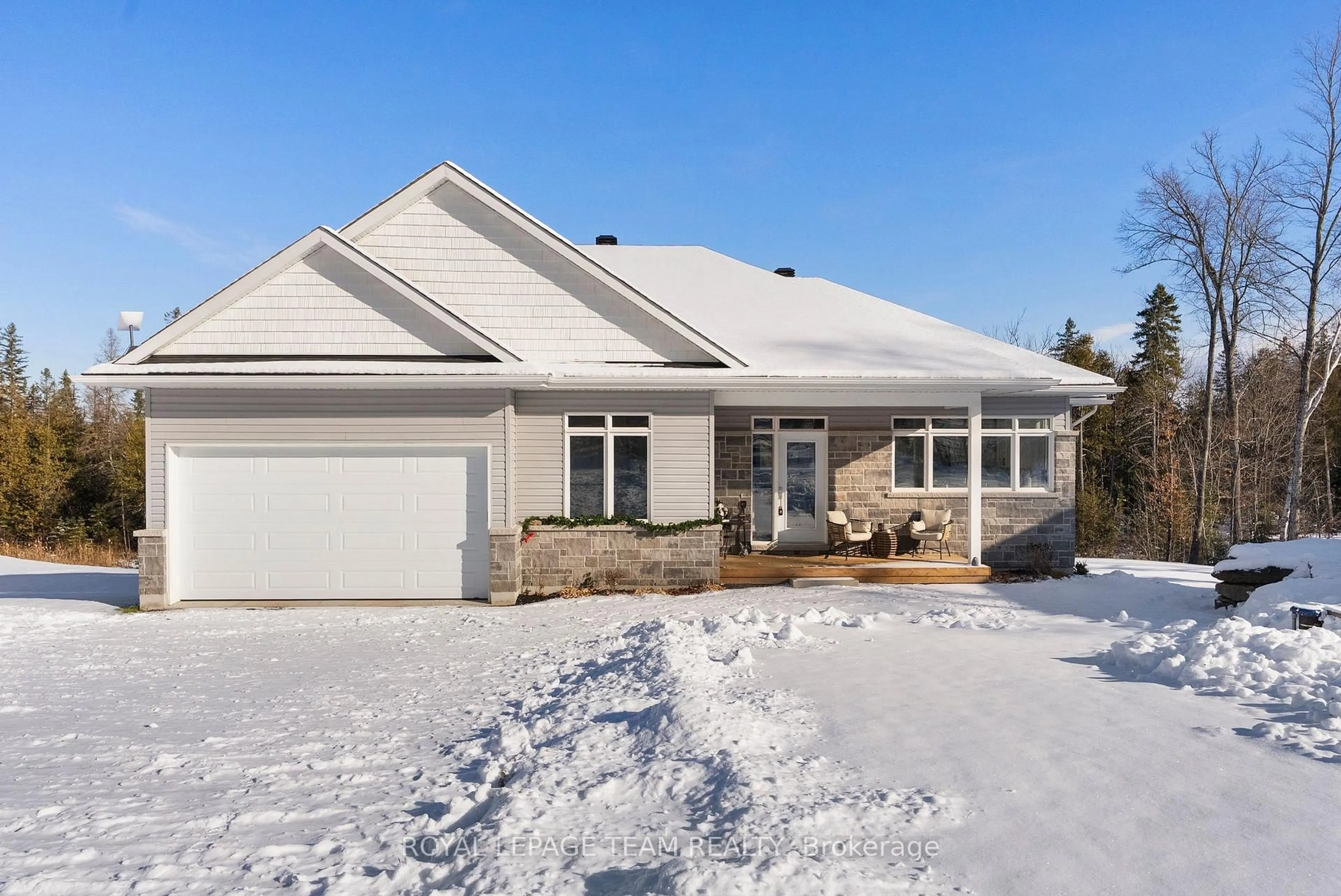 Home with vinyl exterior material, street for 44 Morning Flight Crt, Calabogie Ontario K0J 1H0