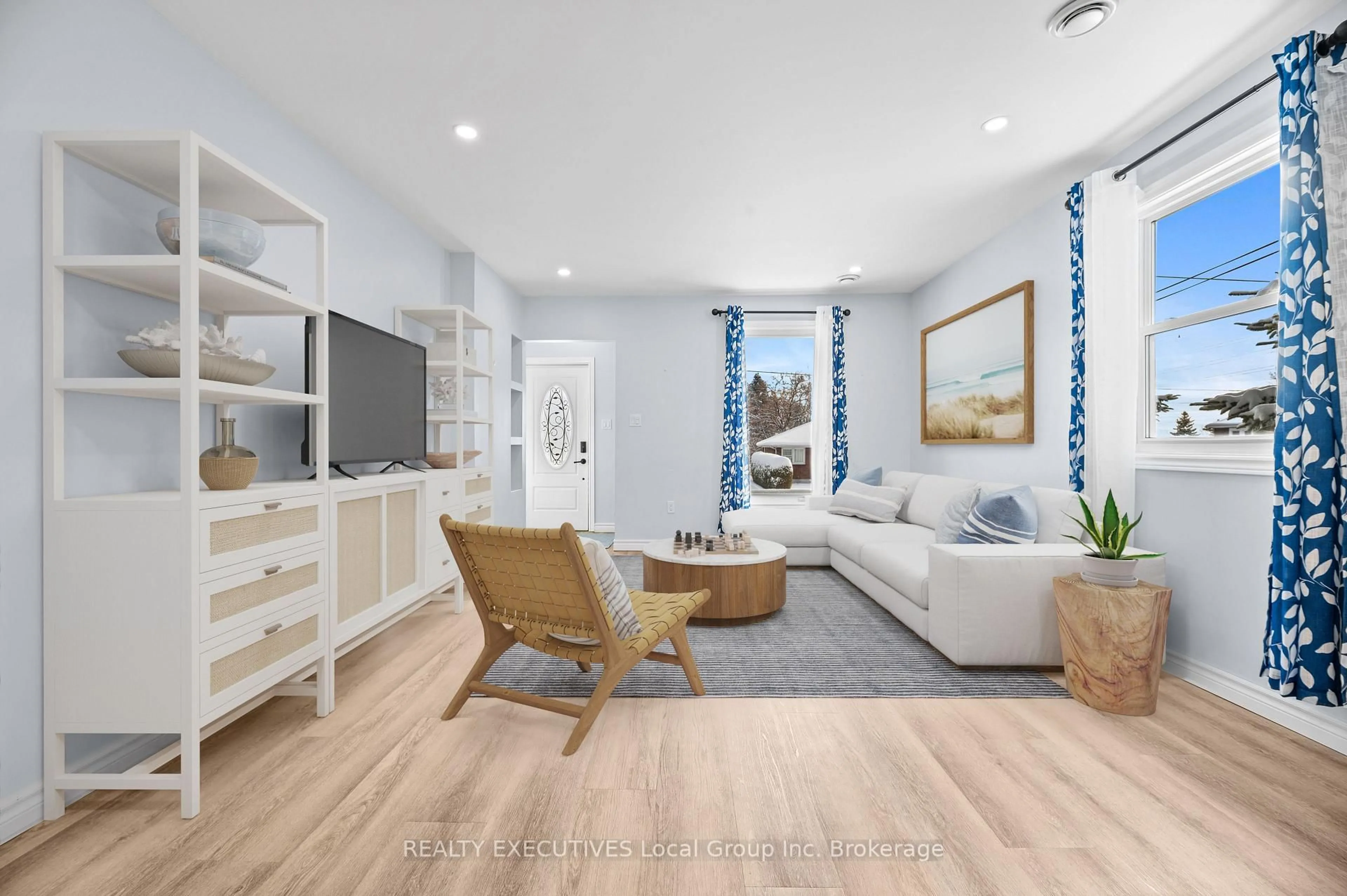 Living room with furniture, unknown for 570 Nipissing St, North Bay Ontario P1B 4L7