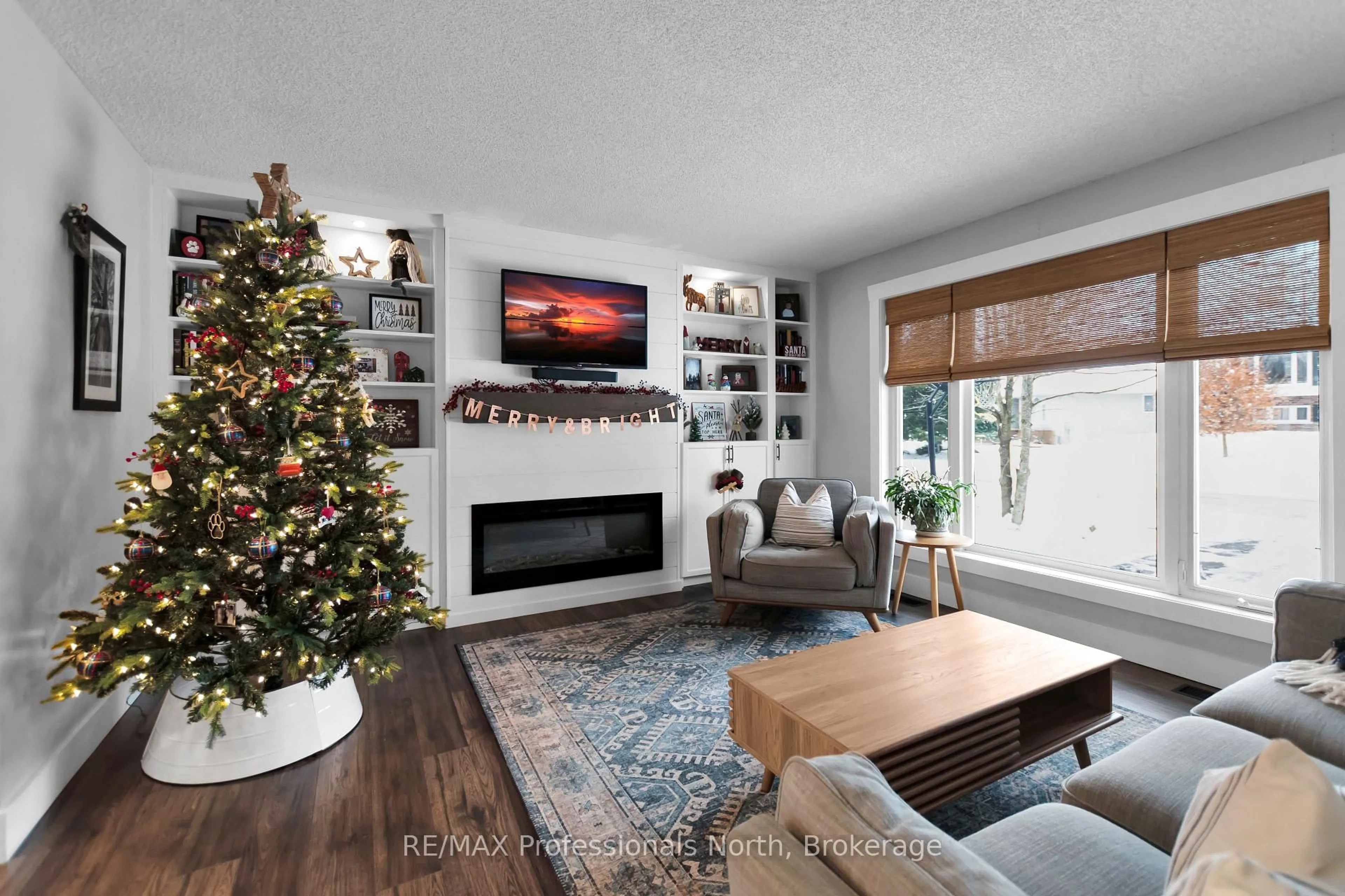 Living room with furniture, unknown for 14 Beechwood Path, Huntsville Ontario P1H 1S8