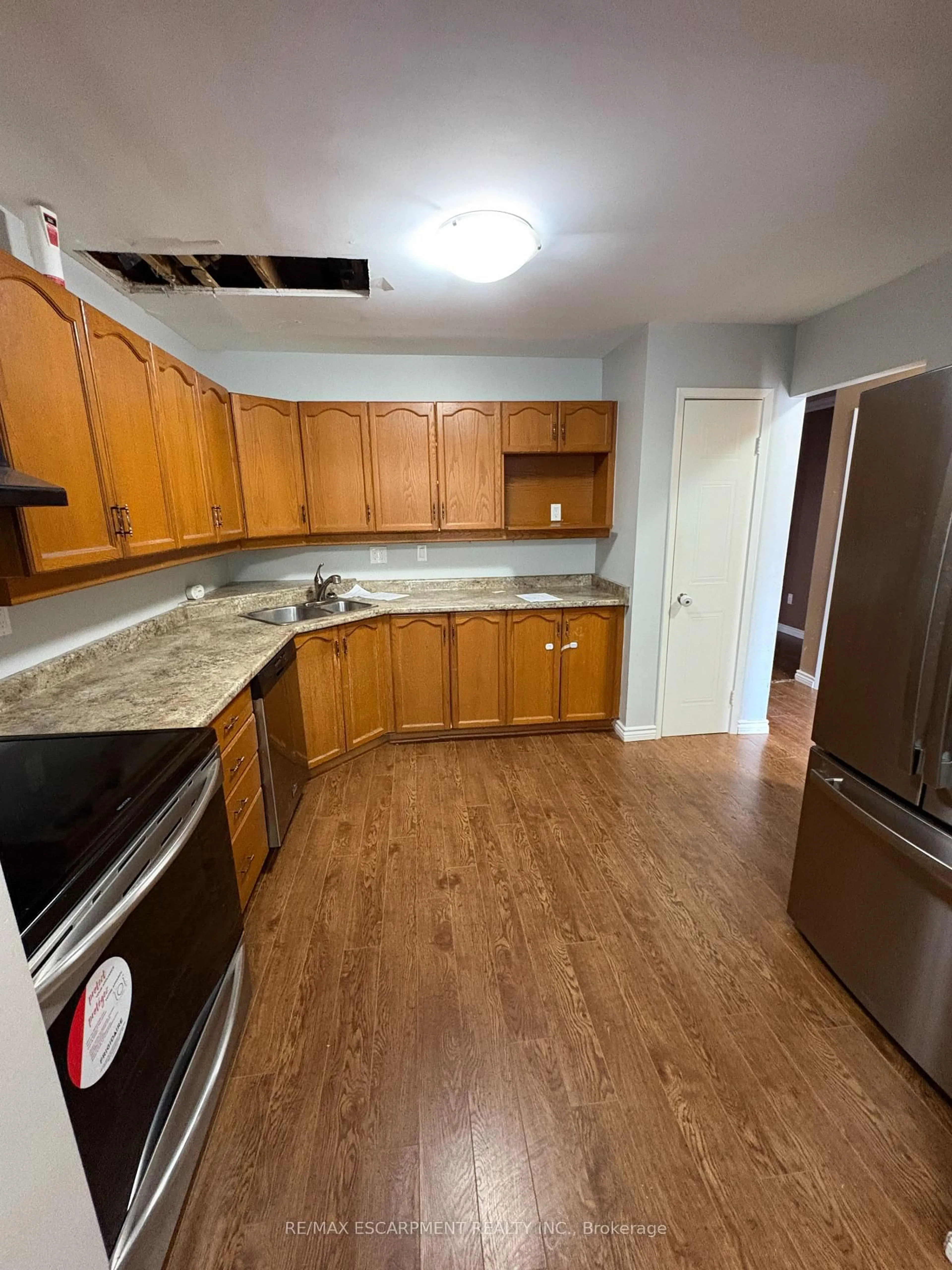 Standard kitchen, unknown for 1247 HURON St #29, London East Ontario L8G 3Z2