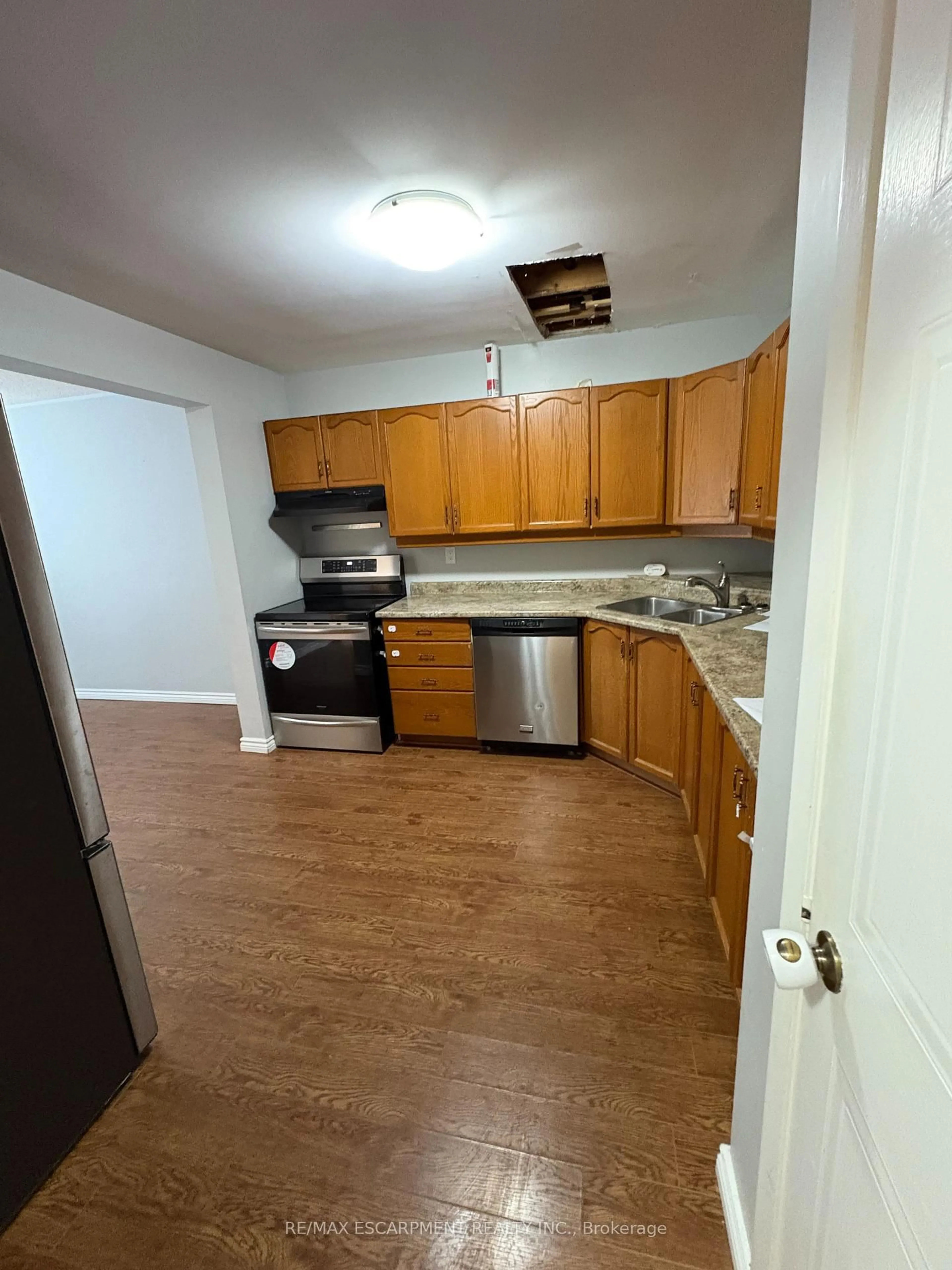 Standard kitchen, unknown for 1247 HURON St #29, London East Ontario L8G 3Z2
