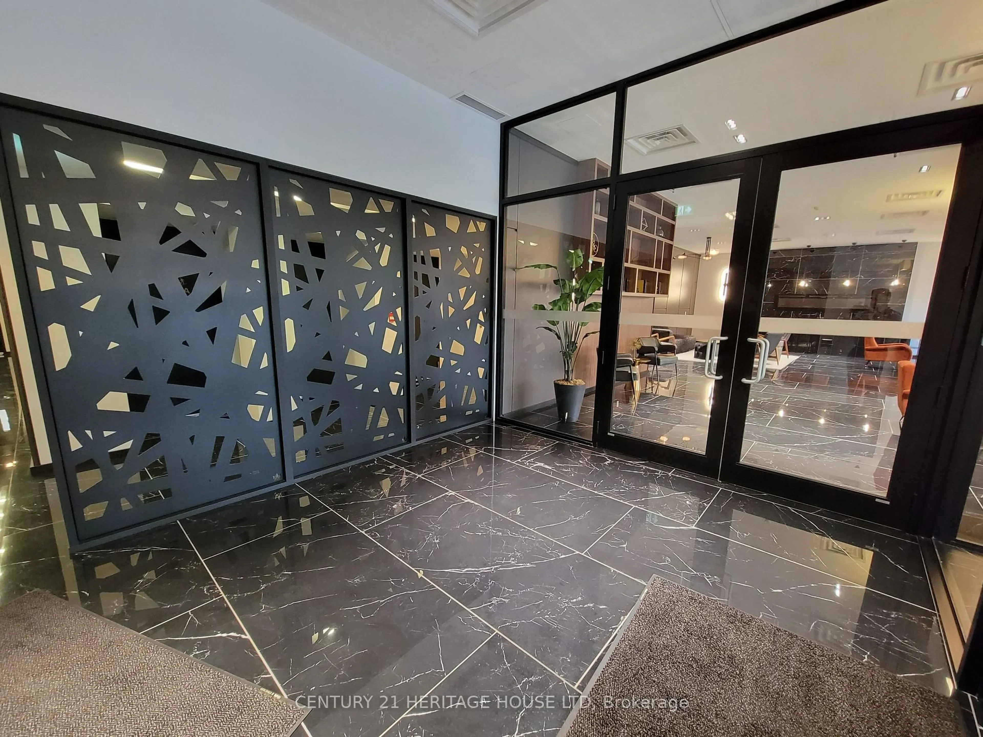Indoor foyer for 181 King St #1311, Waterloo Ontario N2J 0E7