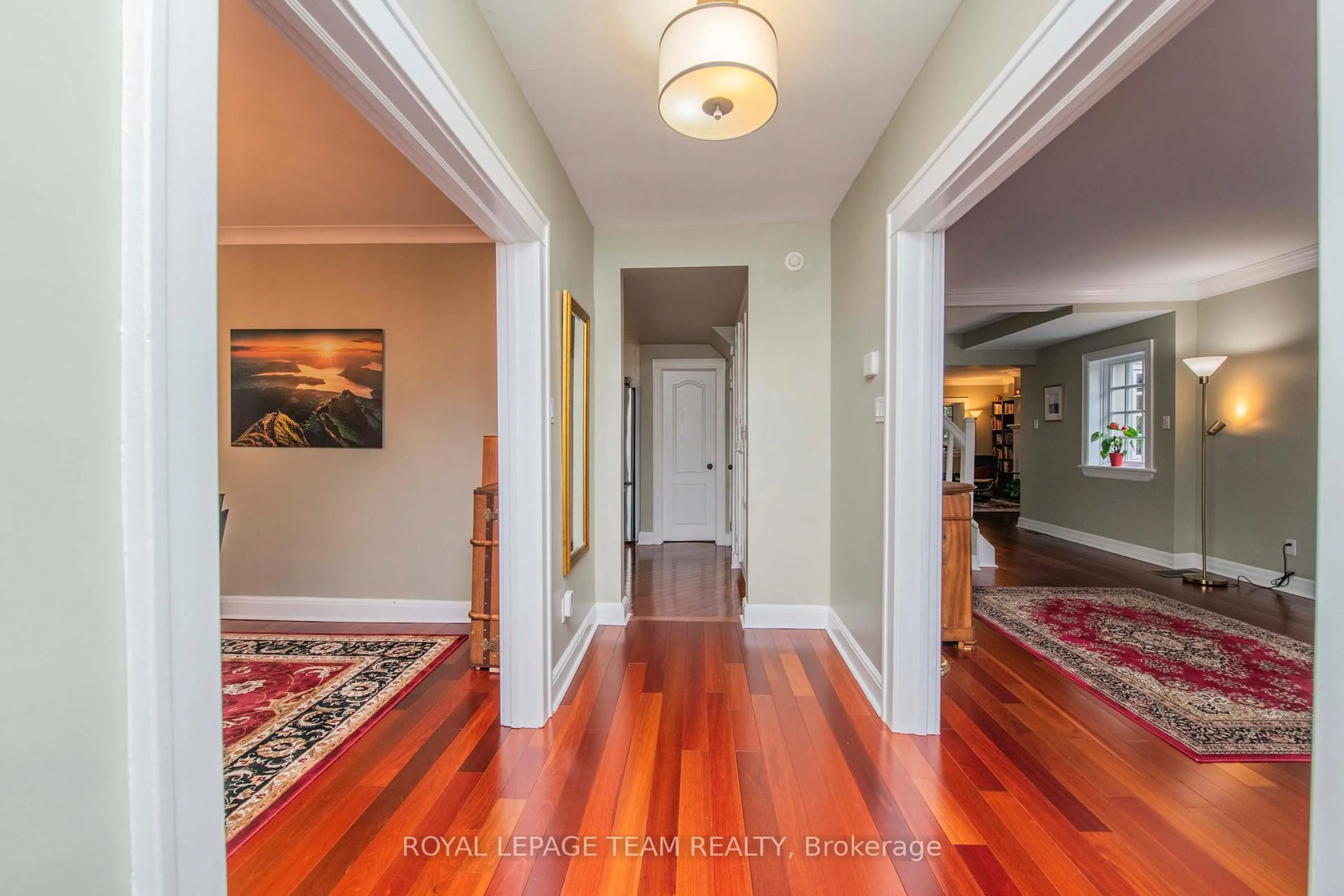 Indoor entryway for 60 GOULBURN Ave, Ottawa Ontario K1N 8C8