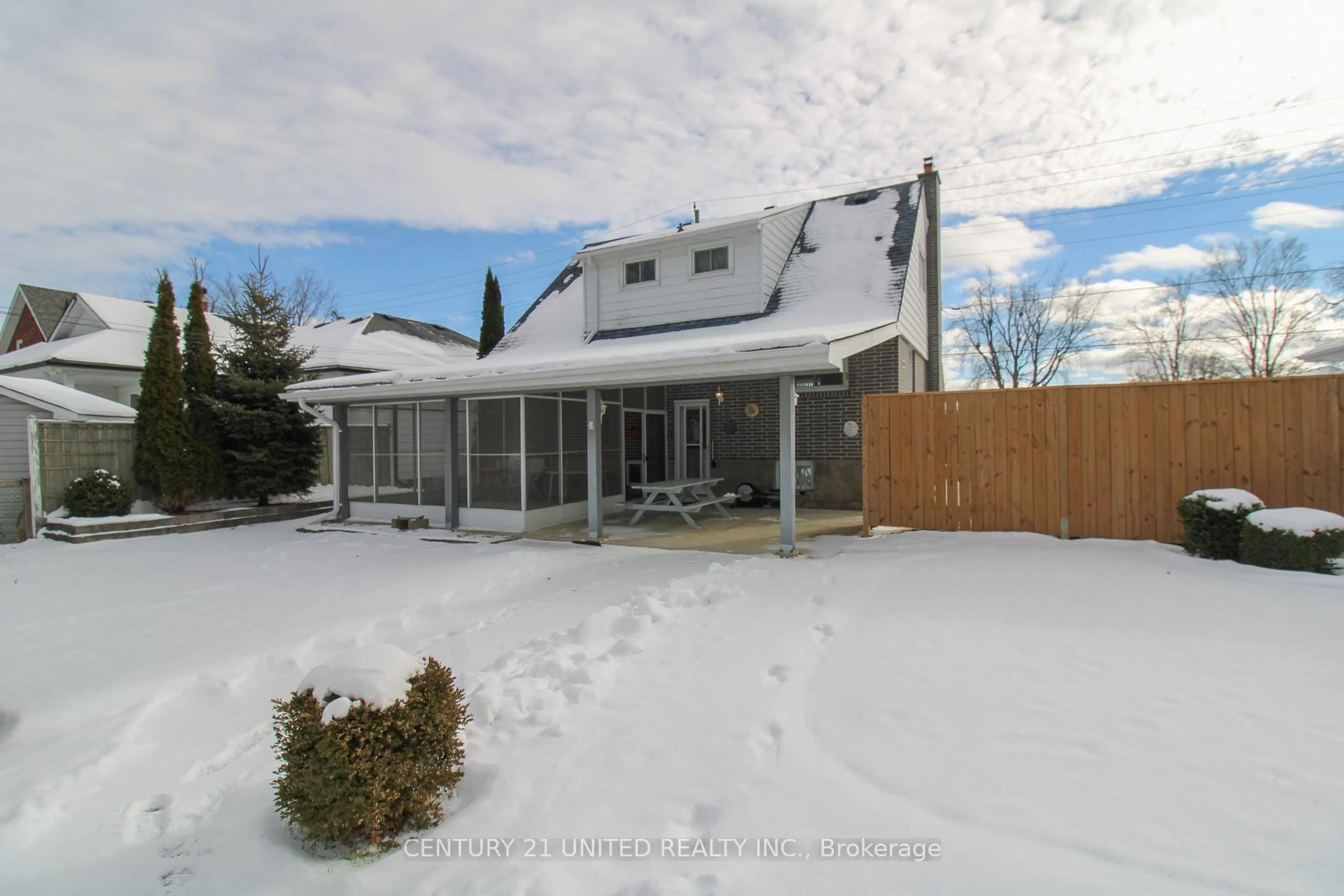 A pic from outside/outdoor area/front of a property/back of a property/a pic from drone, street for 636 Cameron St, Peterborough Ontario K9J 3Z8