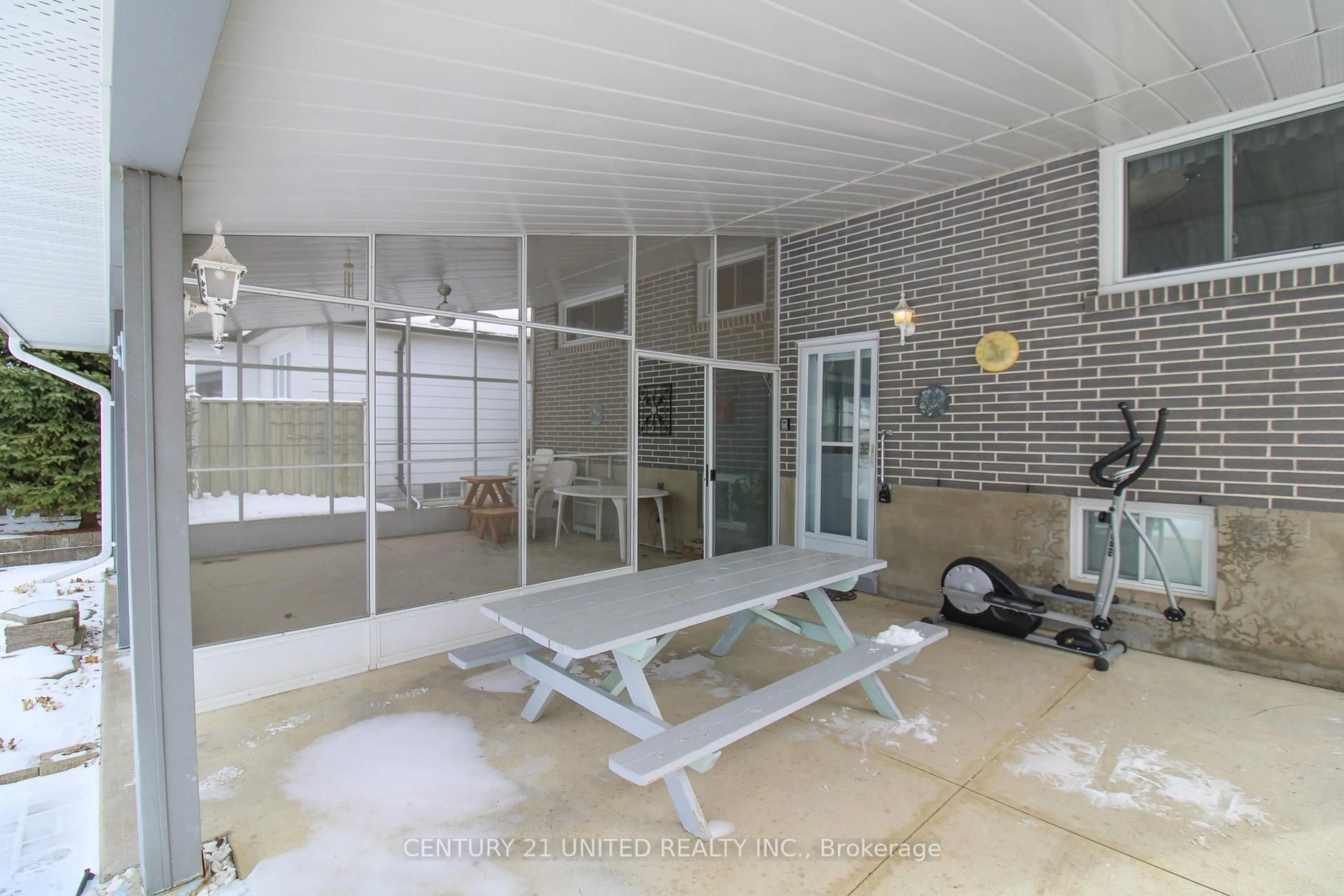 Unknown for 636 Cameron St, Peterborough Ontario K9J 3Z8