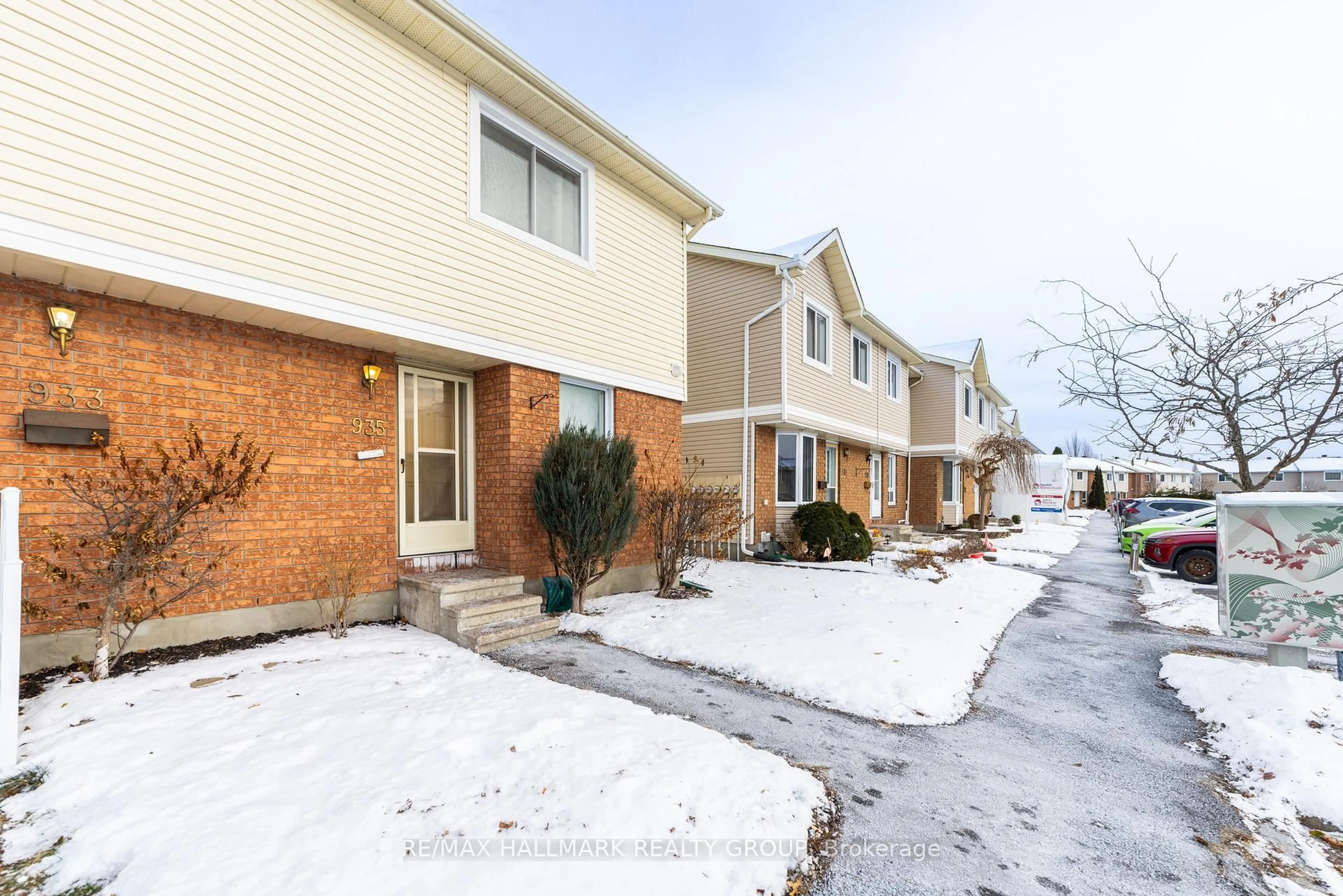 Unknown for 935 Cookshire Cres #29, Ottawa Ontario K4A 3K4