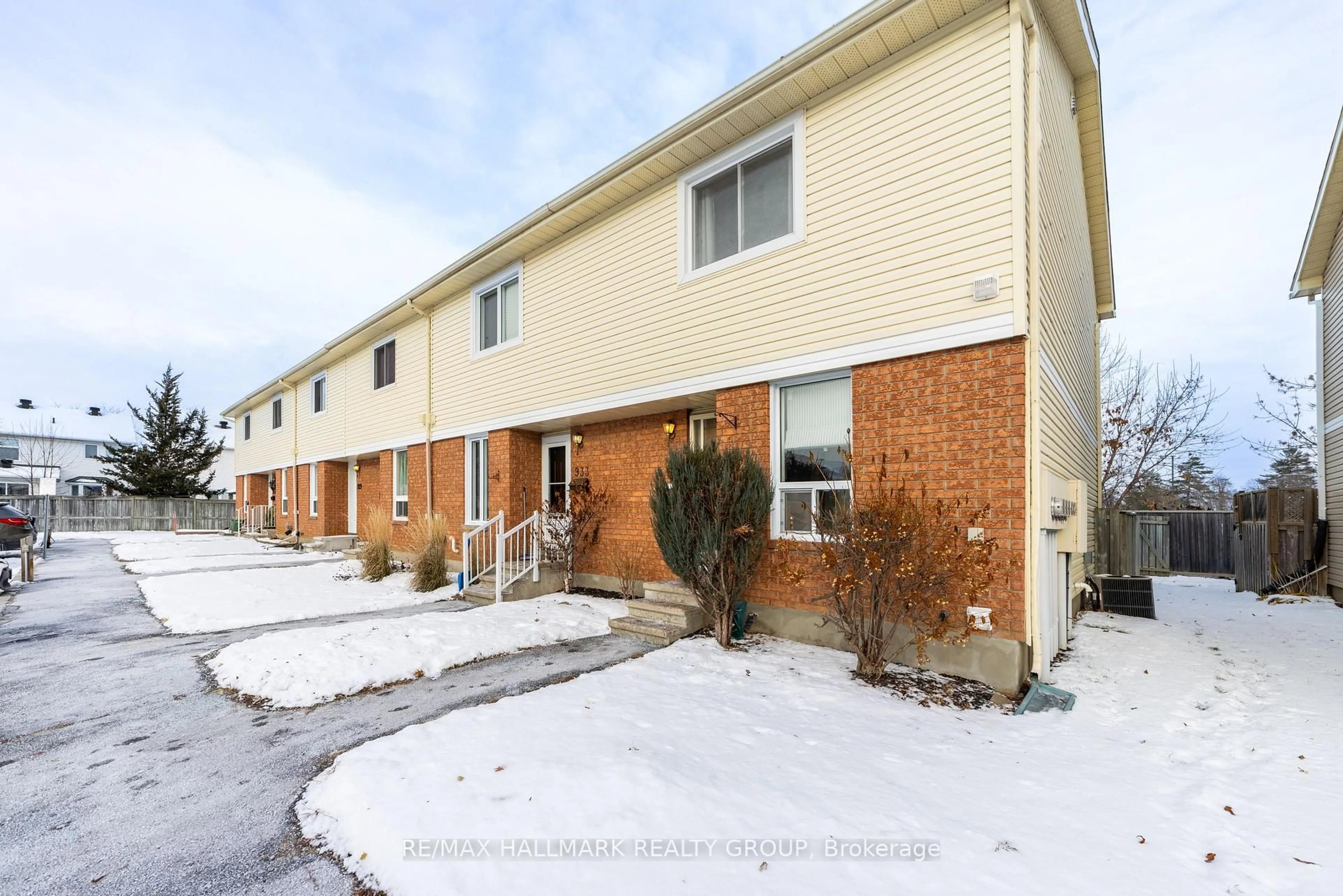 Unknown for 935 Cookshire Cres #29, Ottawa Ontario K4A 3K4