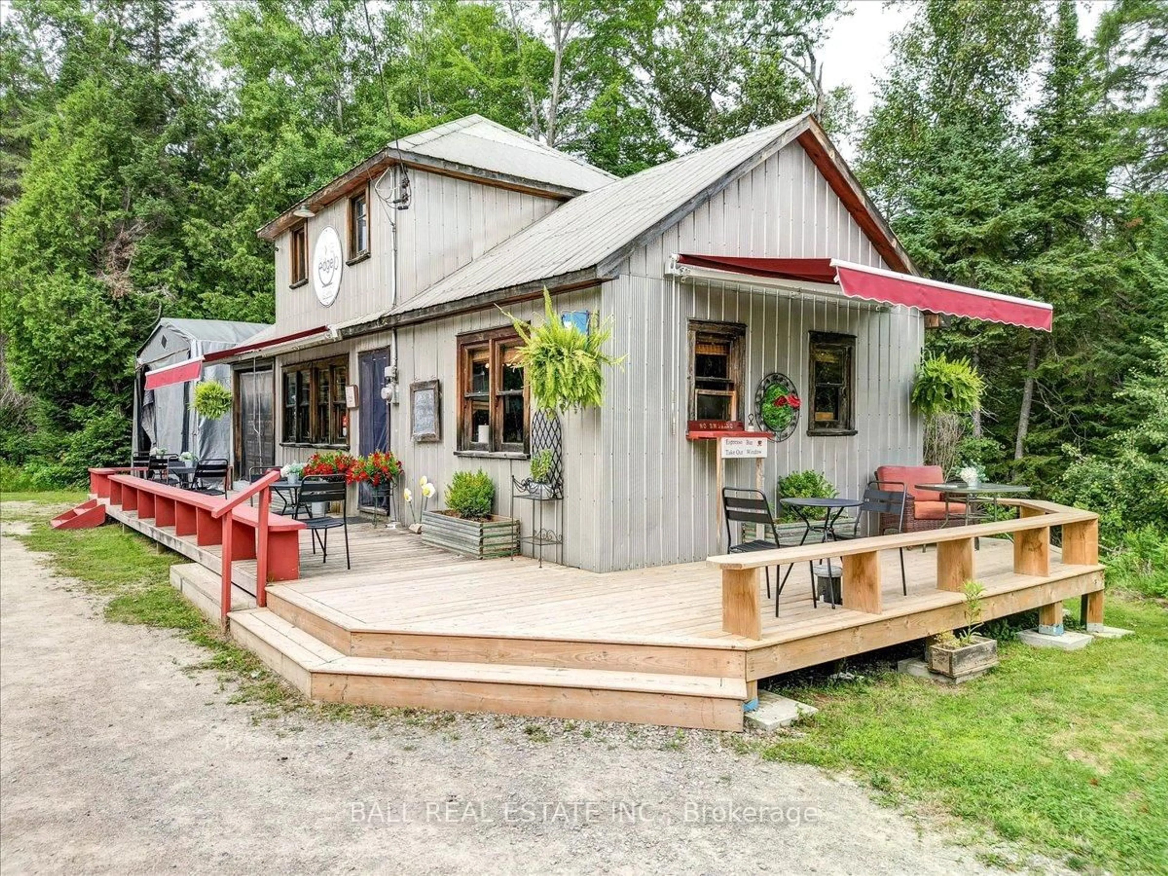 Patio, unknown for 5424 County Road 620, Coe Hill Ontario K0L 1P0