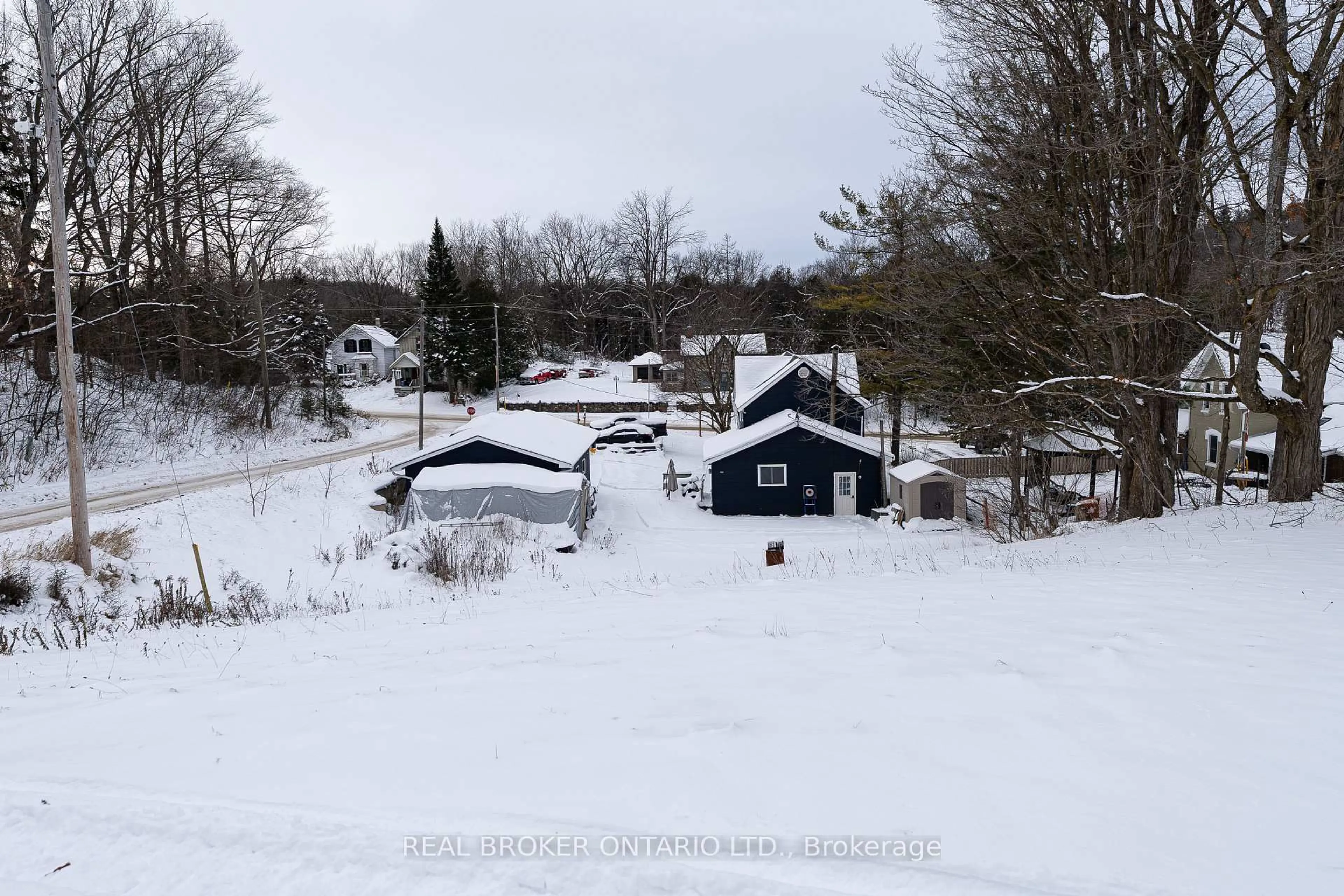 A pic from outside/outdoor area/front of a property/back of a property/a pic from drone, street for 2 High St, Melancthon Ontario L0N 1J0