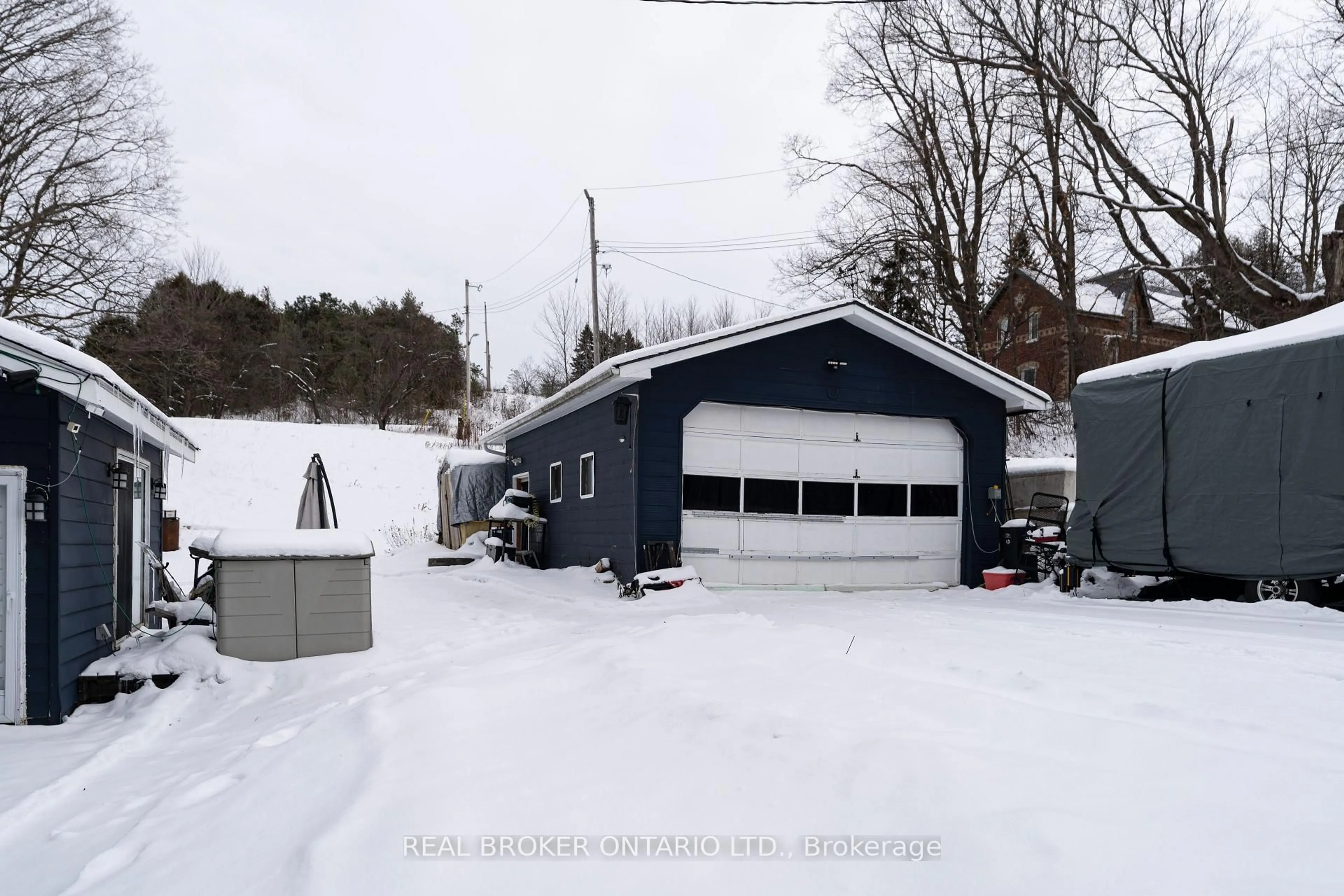 Indoor garage for 2 High St, Melancthon Ontario L0N 1J0