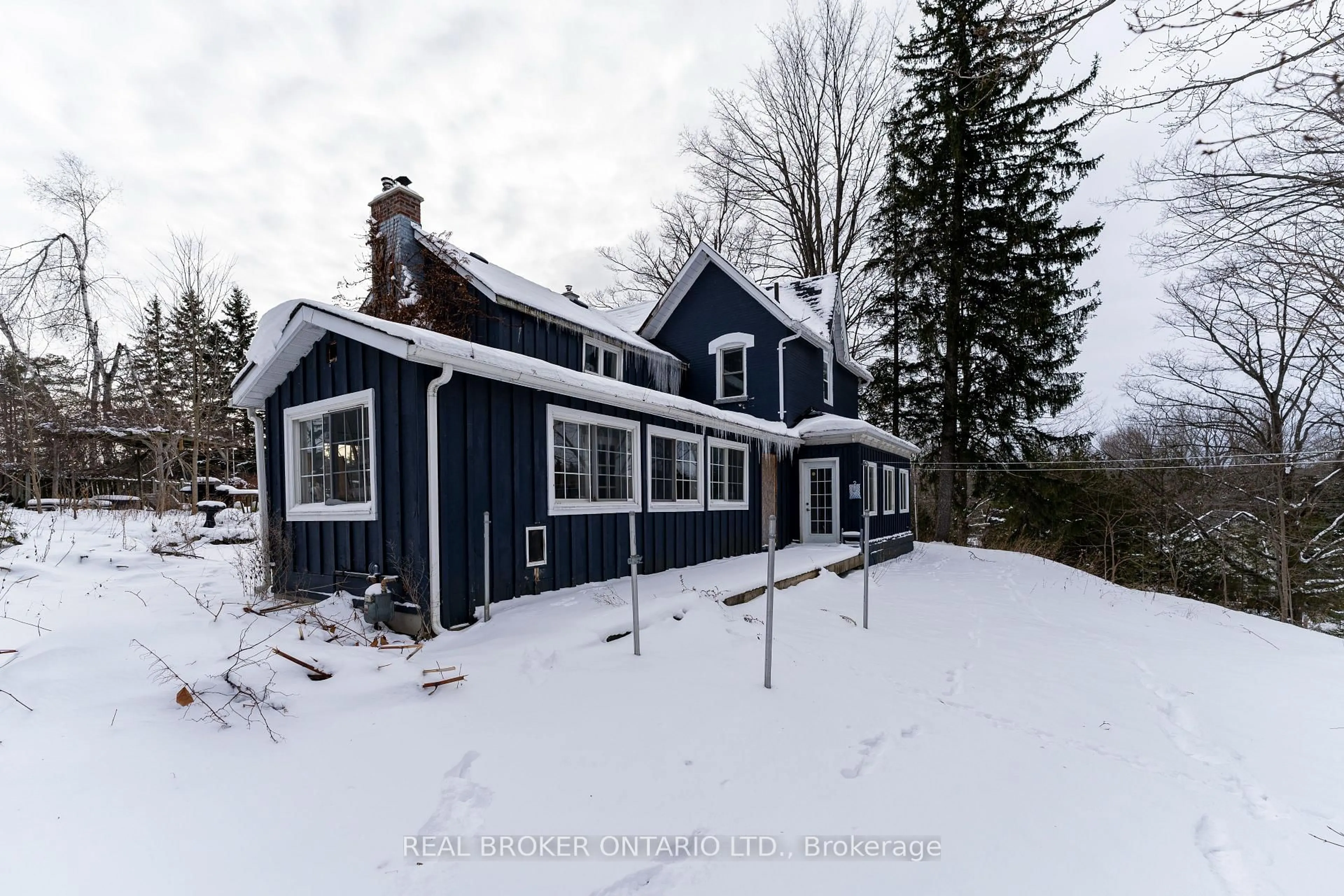A pic from outside/outdoor area/front of a property/back of a property/a pic from drone, street for 2 High St, Melancthon Ontario L0N 1J0