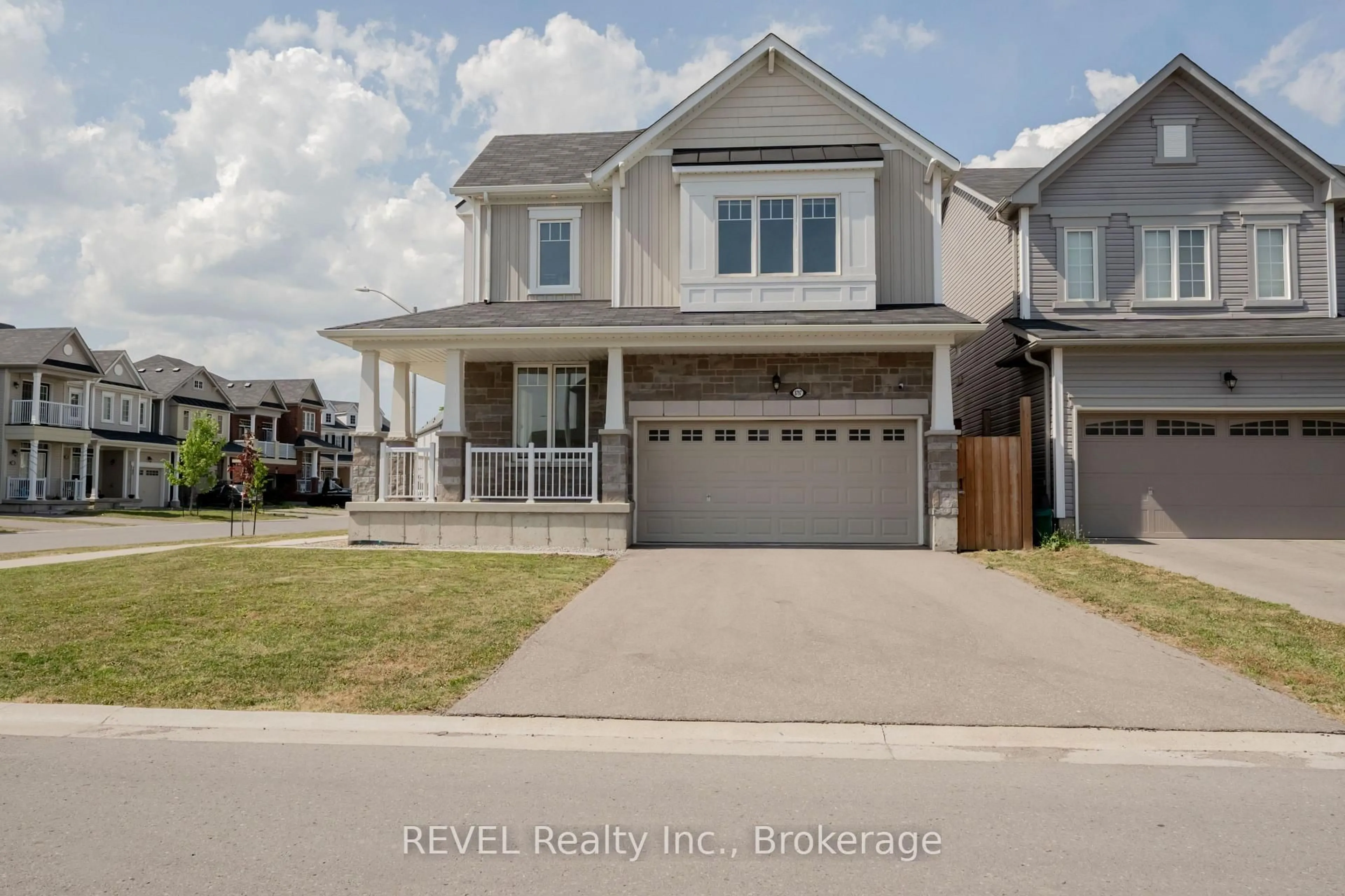 Home with vinyl exterior material, street for 8797 Pawpaw Lane, Niagara Falls Ontario L2H 3S4