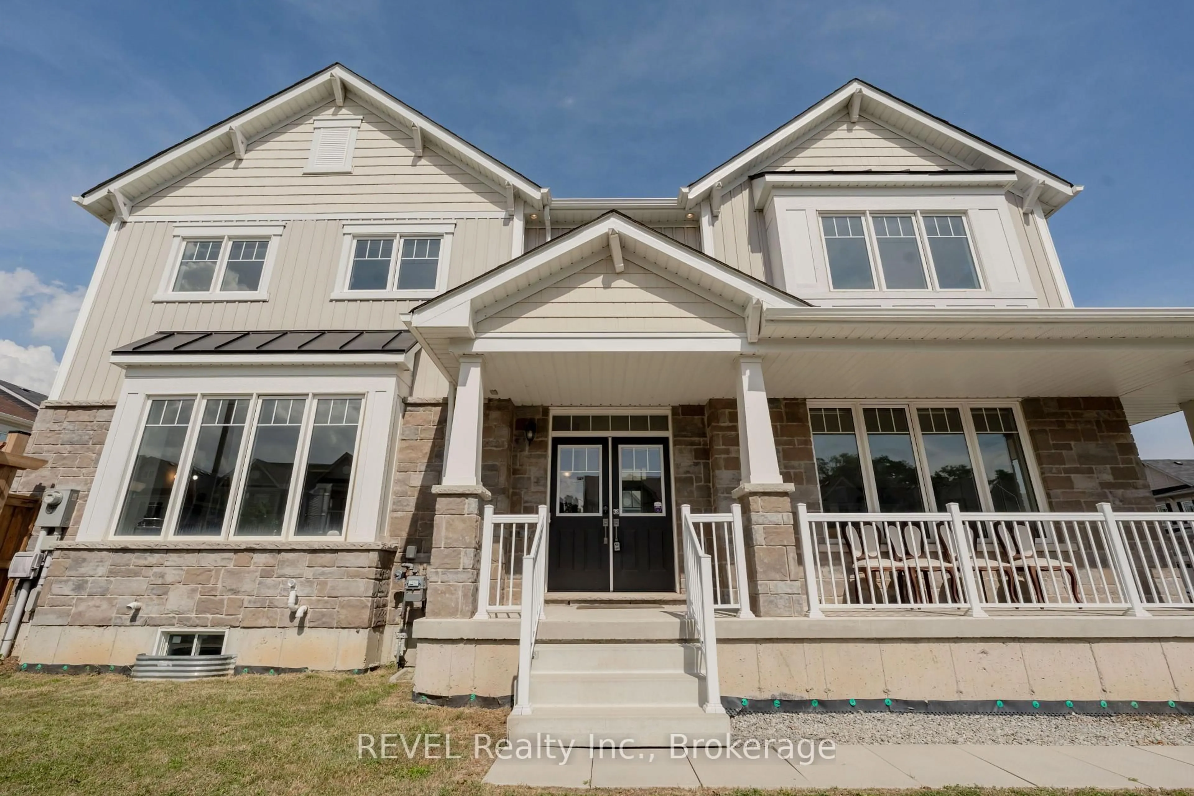 Home with vinyl exterior material, street for 8797 Pawpaw Lane, Niagara Falls Ontario L2H 3S4